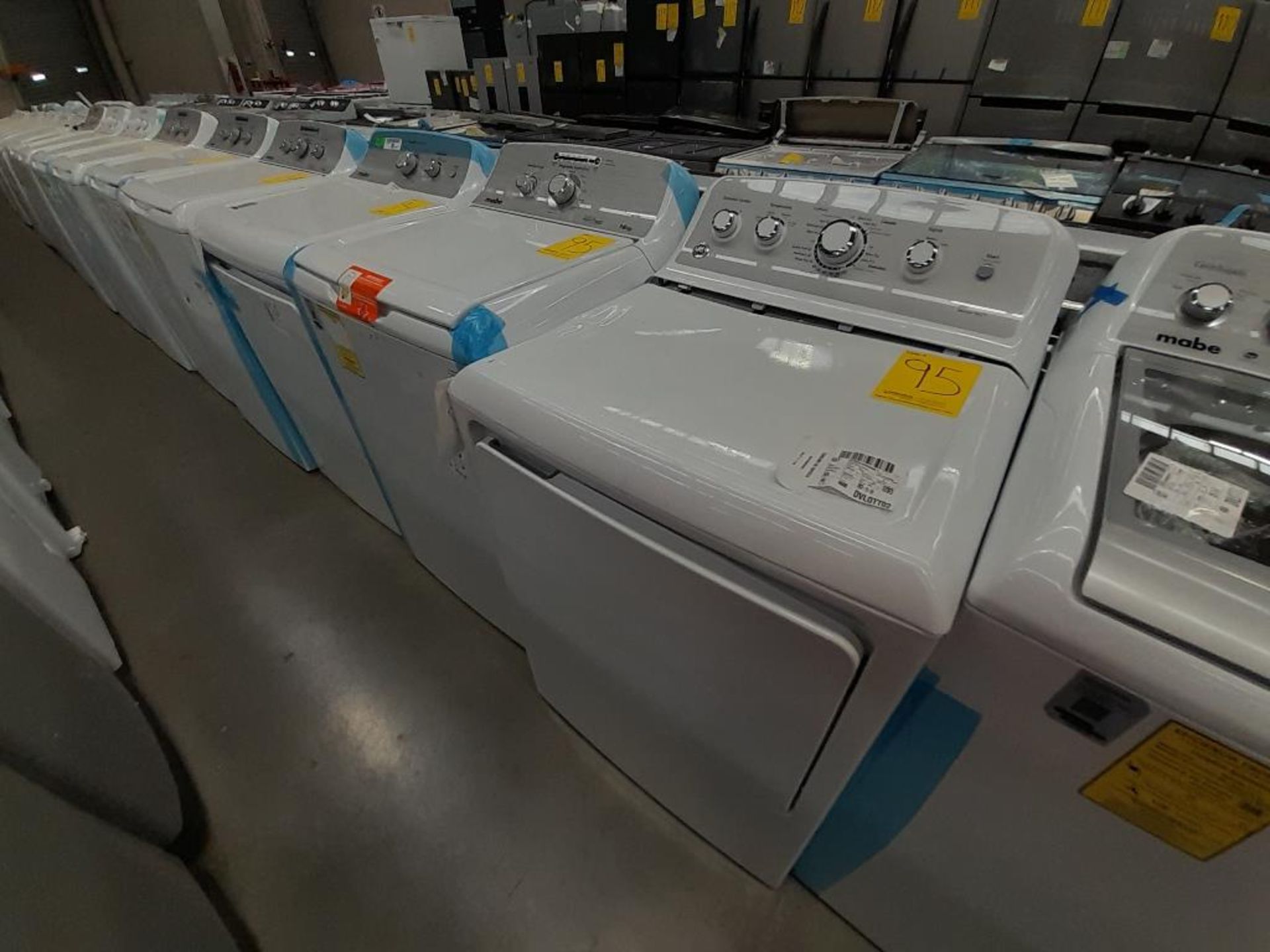 Lote de Lavadora y Secadora contiene: 1 lavadora de 16 KG Marca MABE, Modelo LMA76112CBAB02, Serie - Image 2 of 5