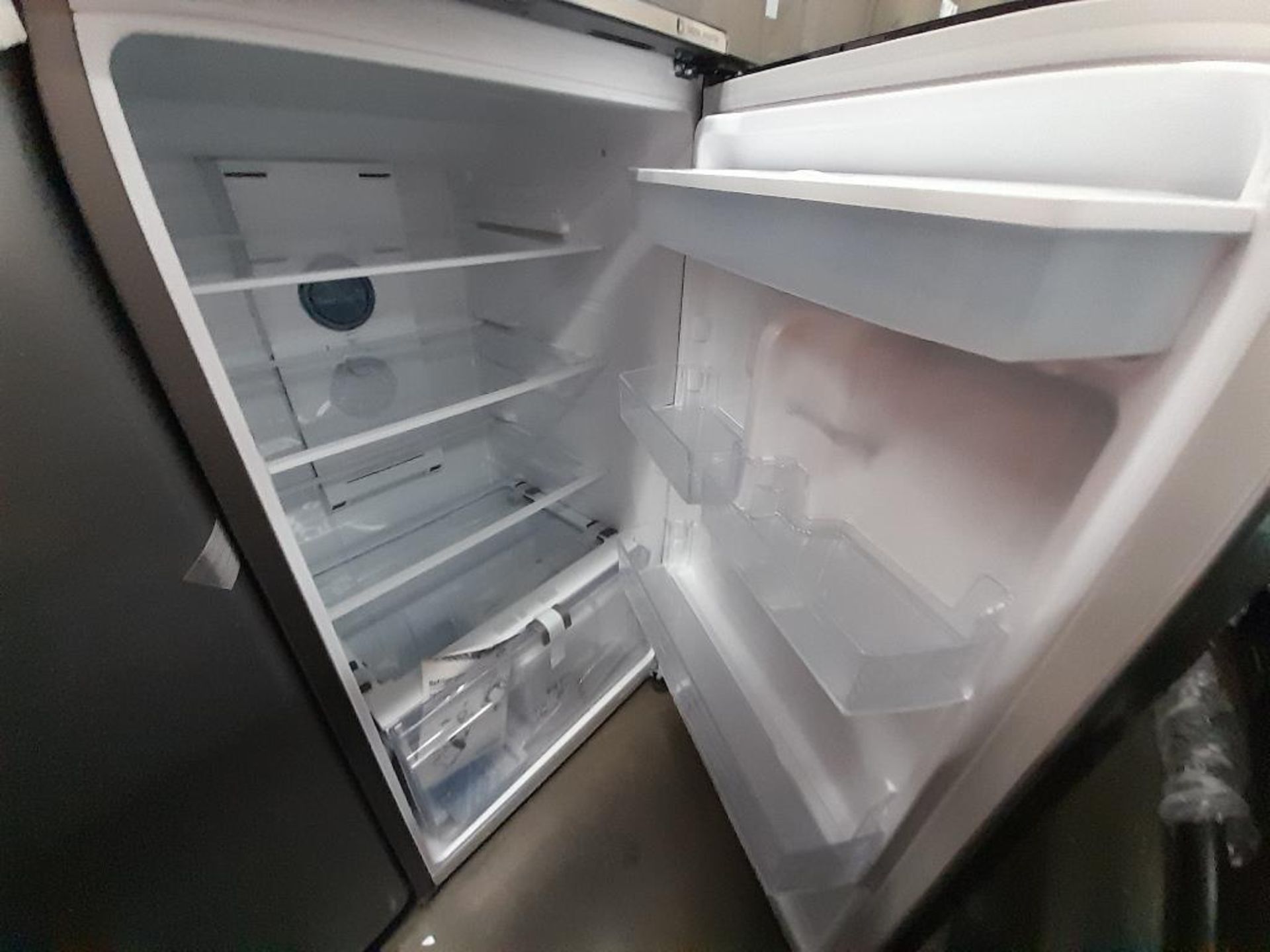 Lote de 2 refrigeradores contiene: 1 Refrigerador Con Dispensador De Agua Marca SAMSUNG, Modelo 9A5 - Image 5 of 8