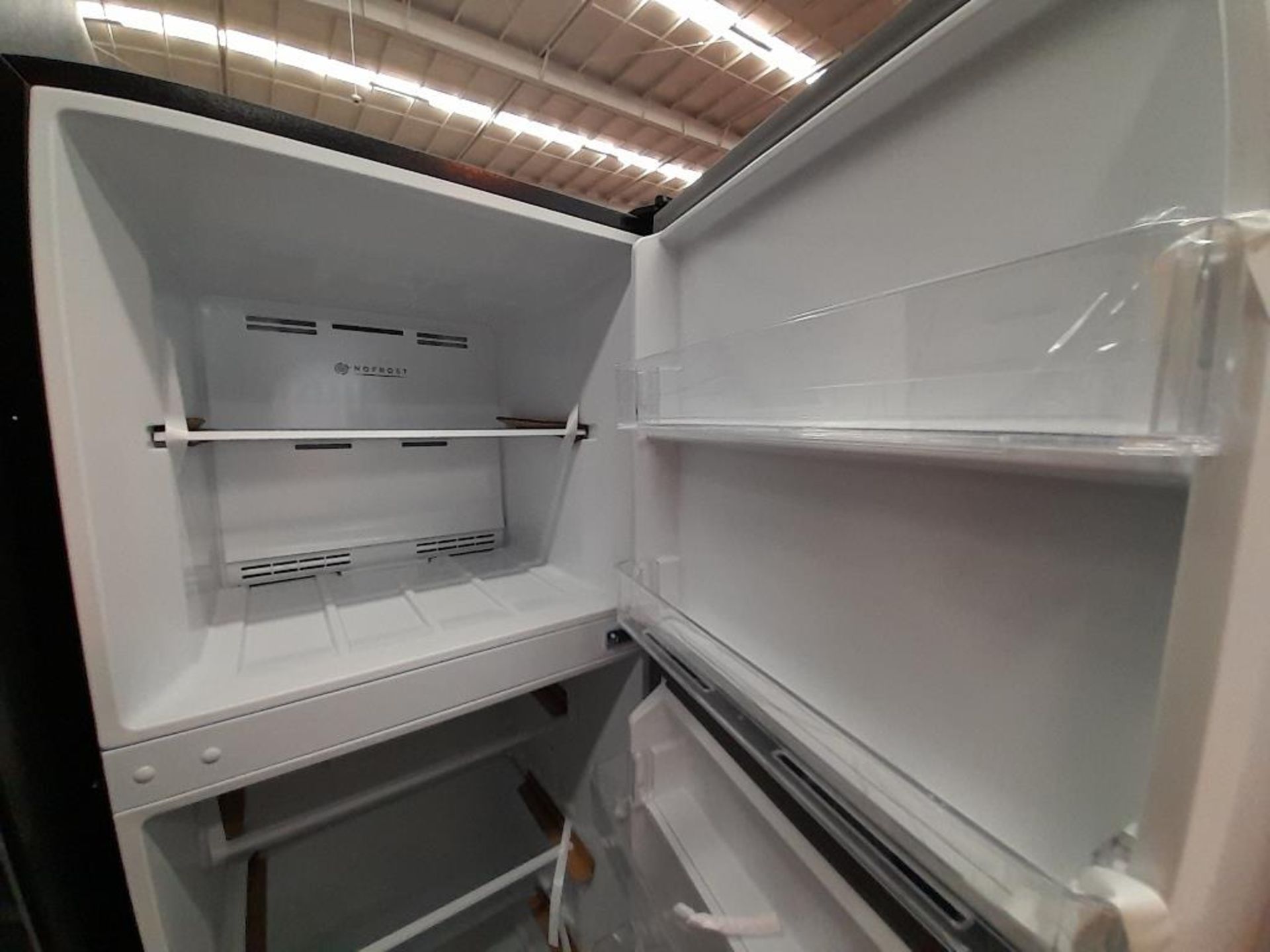 Lote de 2 refrigeradores contiene: 1 Refrigerador Marca MABE, Modelo IRMA250PV, Serie ND, Color GRI - Image 4 of 8