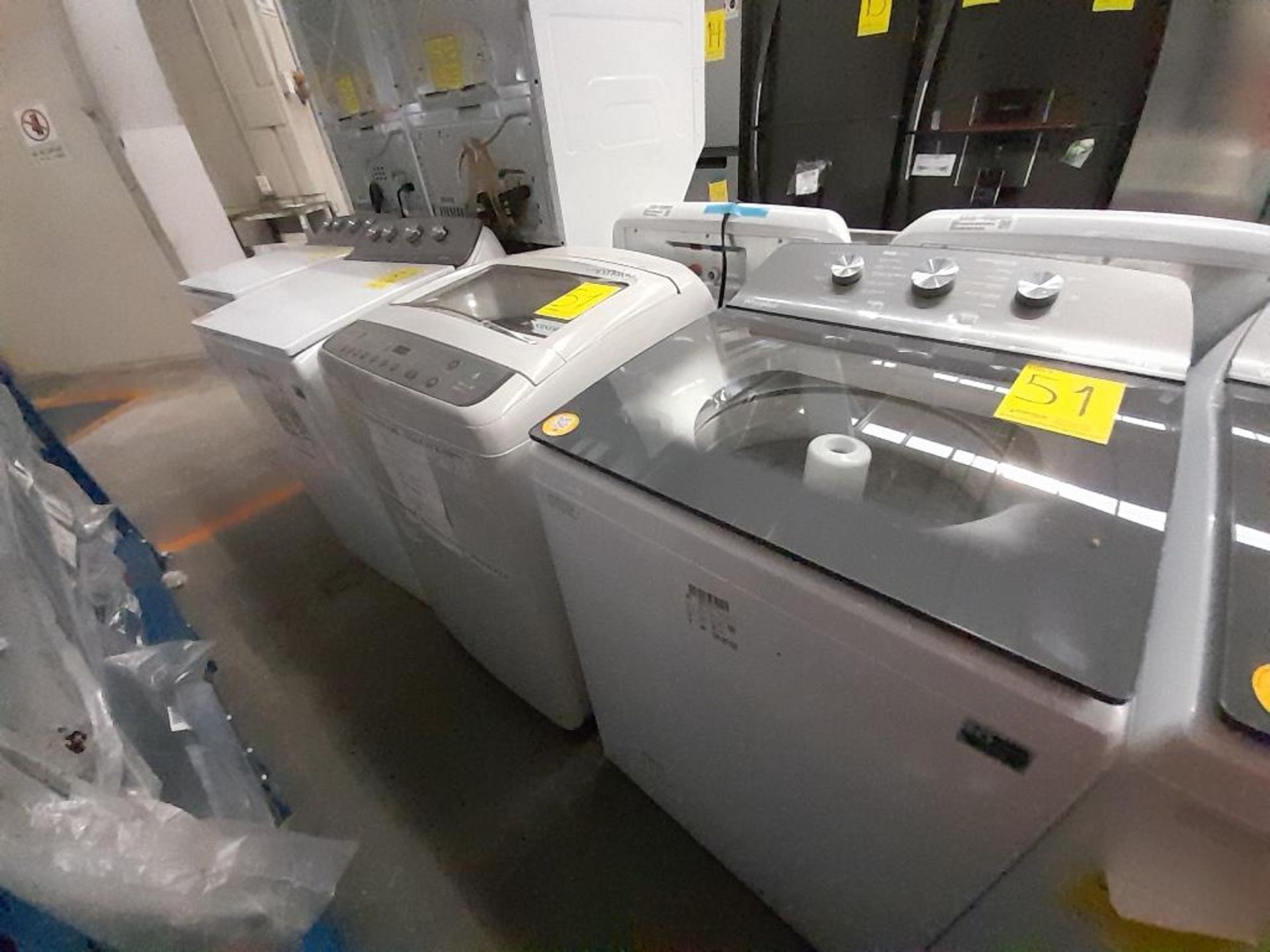 Lote de 2 lavadoras Contiene: 1 lavadora de 18 KG Marca WHIRLPOOL, Modelo 8MWTW1813WJM0, Serie HLC0 - Image 2 of 6