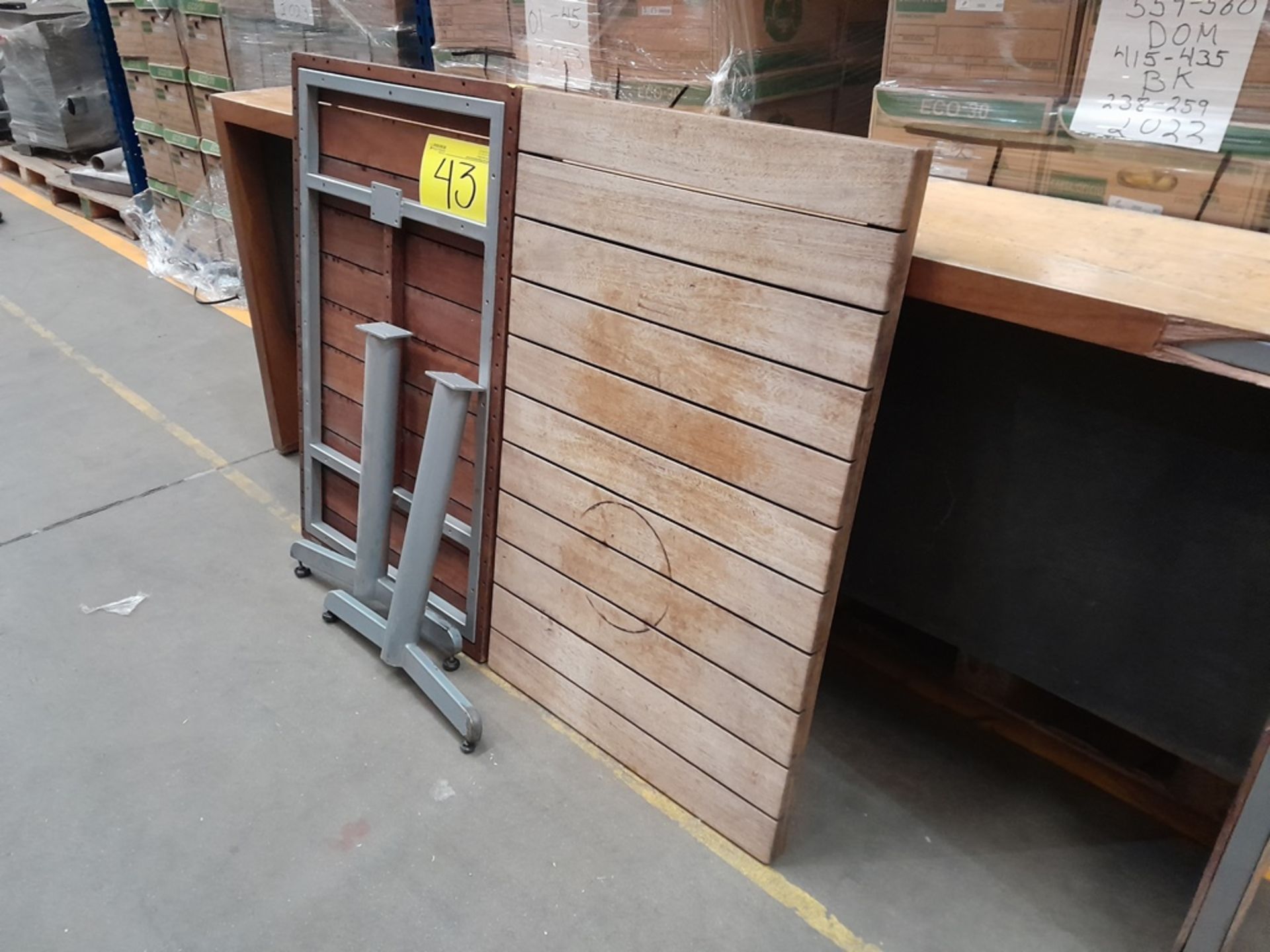 Lote de 7 mesas de madera con base de metal de aprox. 75 x 115 cm - Image 3 of 7