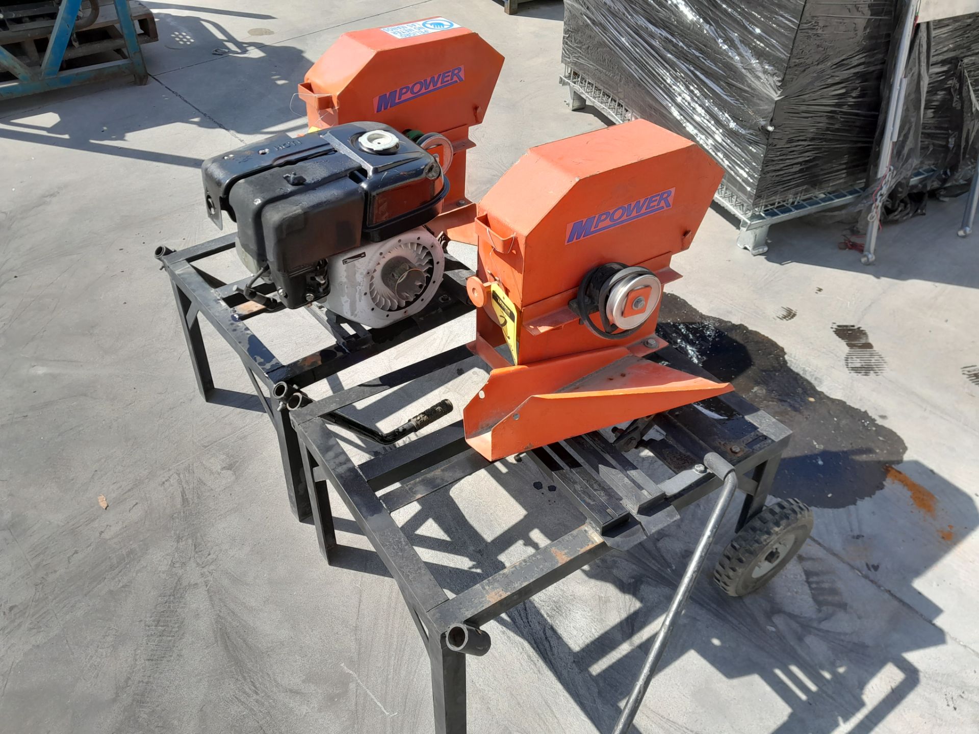 Lote de 2 trituradoras Marca MPOWER, Modelo ND, Color Naranja (Incompleto) (Equipo usado, favor - Image 3 of 4