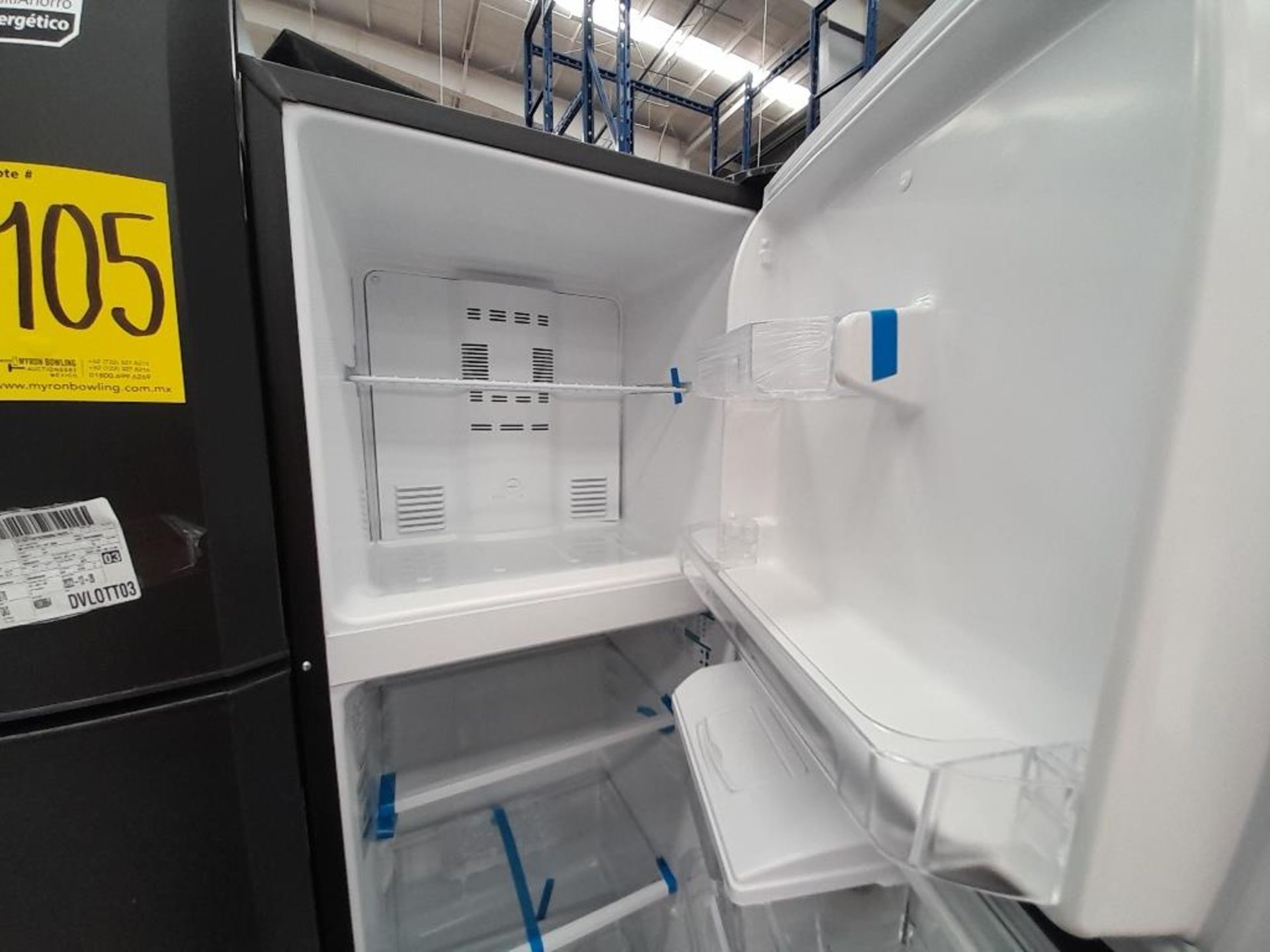 Lote de 2 Refrigeradores contiene: 1 Refrigerador con dispensador de agua Marca MABE, Modelo RM - Image 4 of 10