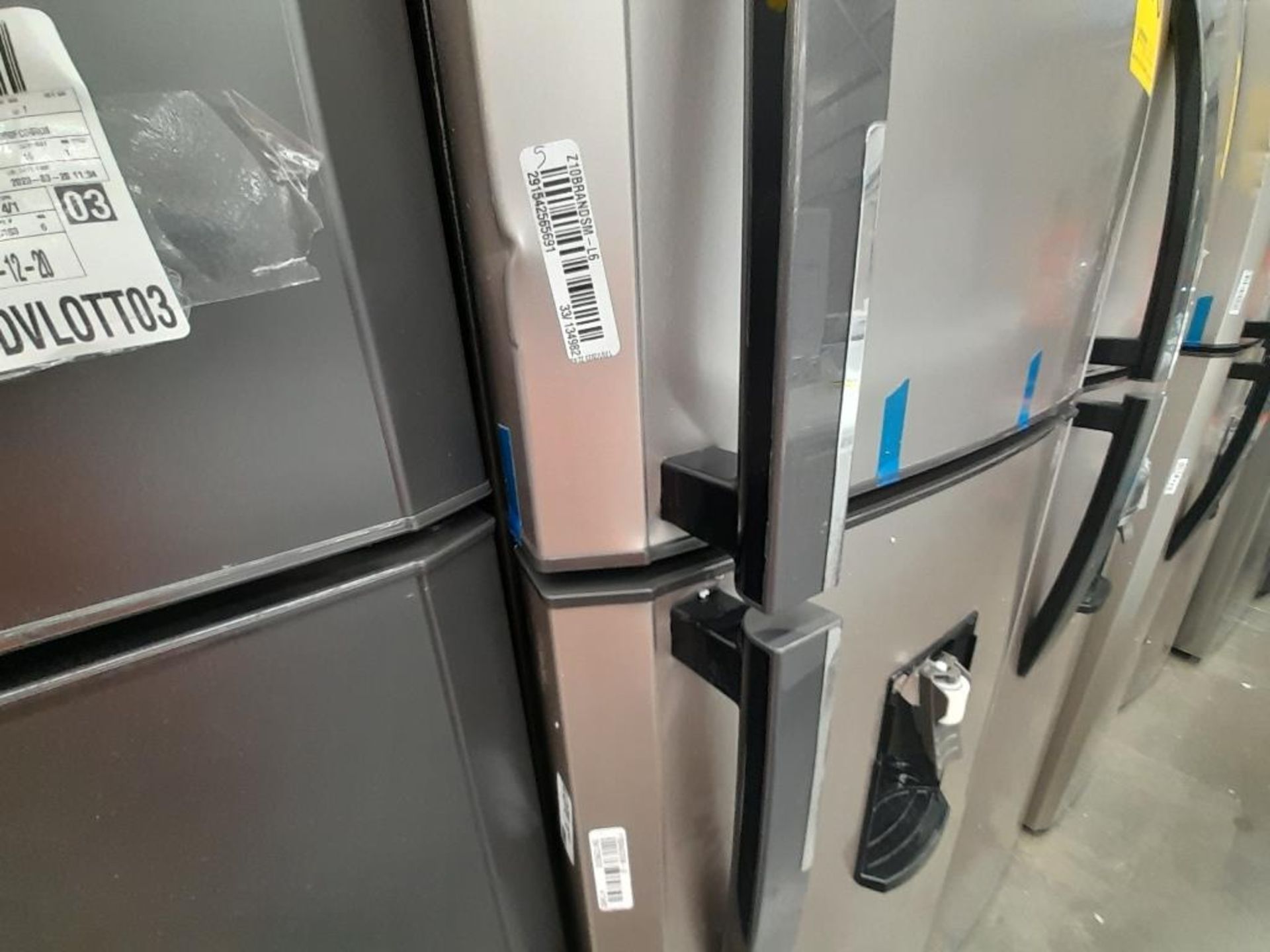 Lote de 2 Refrigeradores contiene: 1 Refrigerador con dispensador de agua Marca MABE, Modelo RM - Image 6 of 10