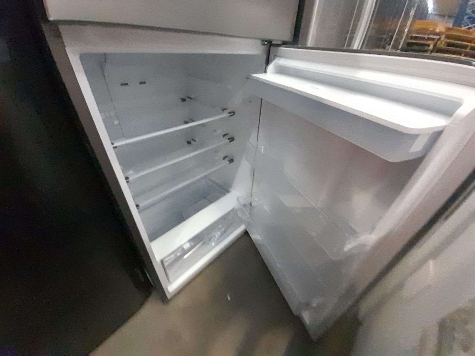 Lote de 1 Refrigerador con dispensador de agua Marca SAMSUNG, Modelo RT44A6304S9, Serie 01154R, - Image 4 of 6