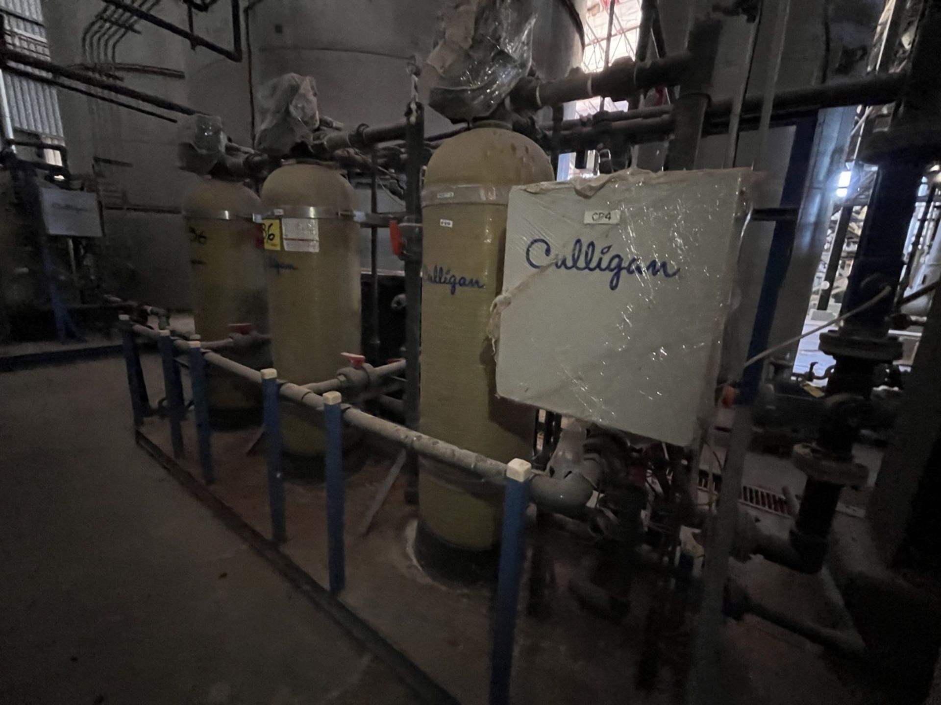 Culligan reverse osmosis equipment, with 300 psi Shelco filter, 3 softening tanks with a capacity o - Image 15 of 23