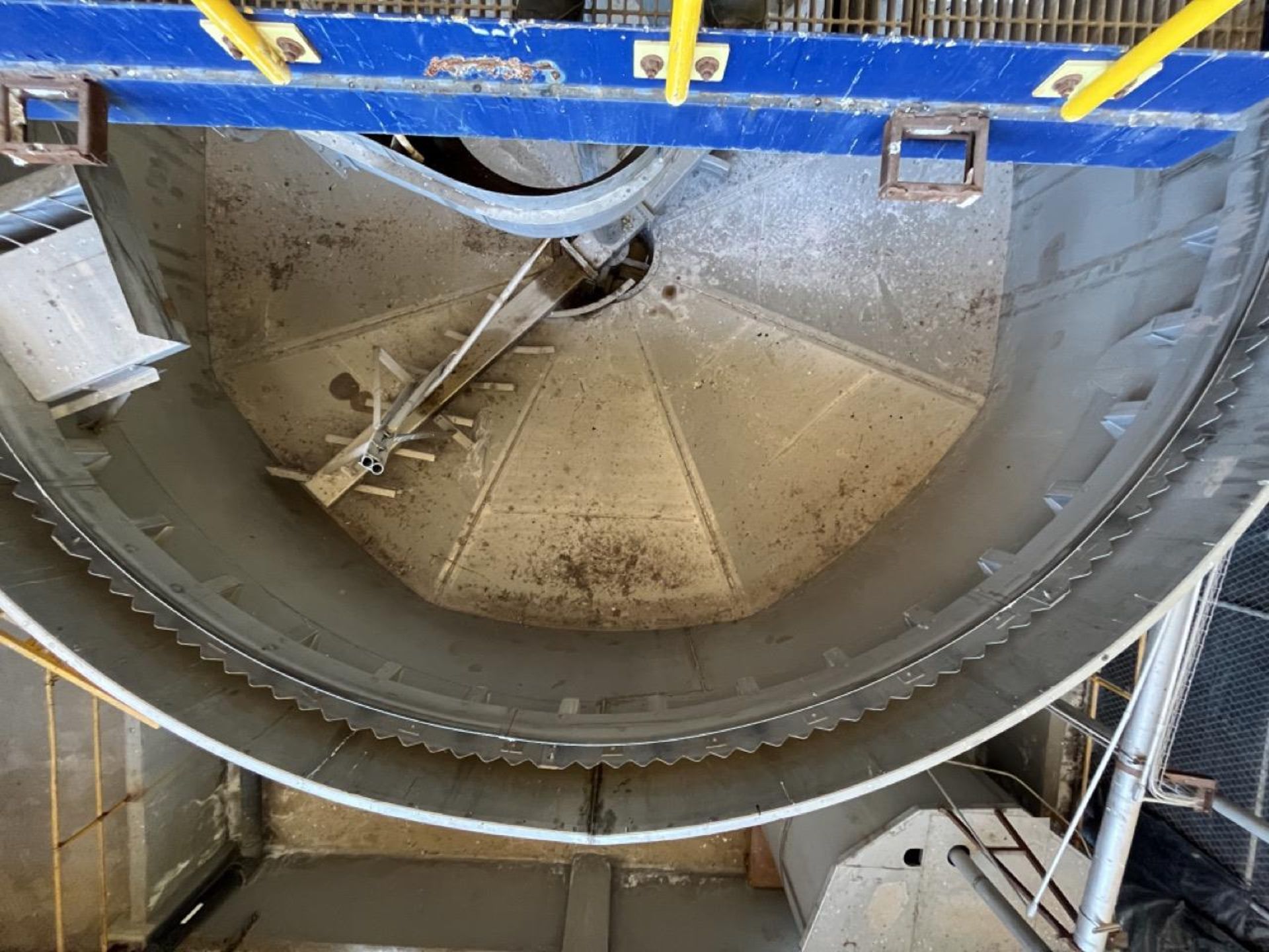 Stainless steel storage tank, measuring approximately 7 meters in diameter x 5.50 meters in height - Image 14 of 20