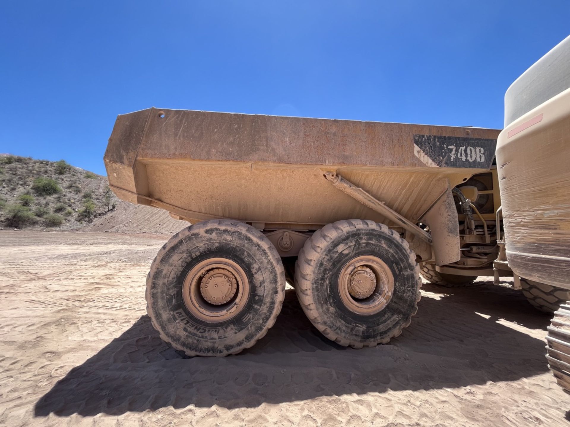 Caterpillar Articulated dump truck, Model 740B, Series CAT0740BAL4E02420 , Year 2013, Hours of use: - Image 8 of 46