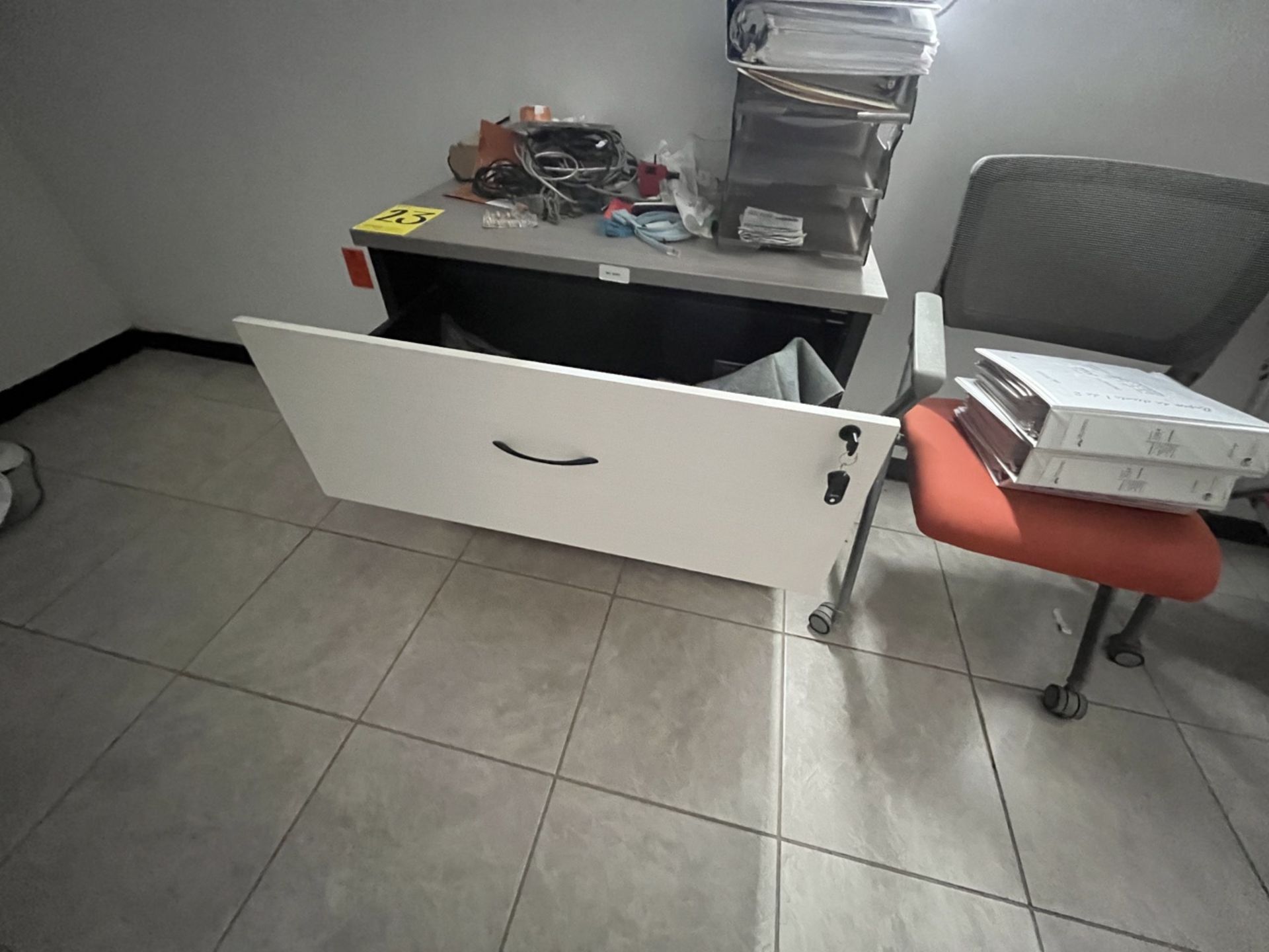 Executive office includes: 2 cabinets of approximately 0.90 x 0.50 x 0.75 meters, 1 with two drawer - Image 3 of 10