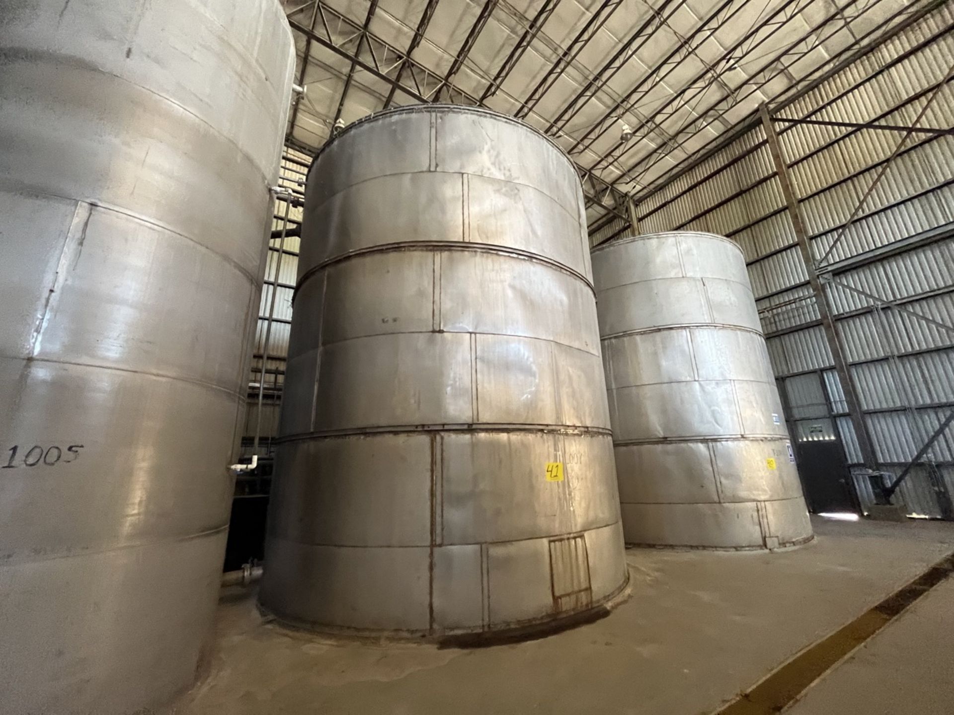 Stainless steel storage tank with a capacity of 192,163 liters, measuring approximately 6 meters in - Bild 3 aus 9