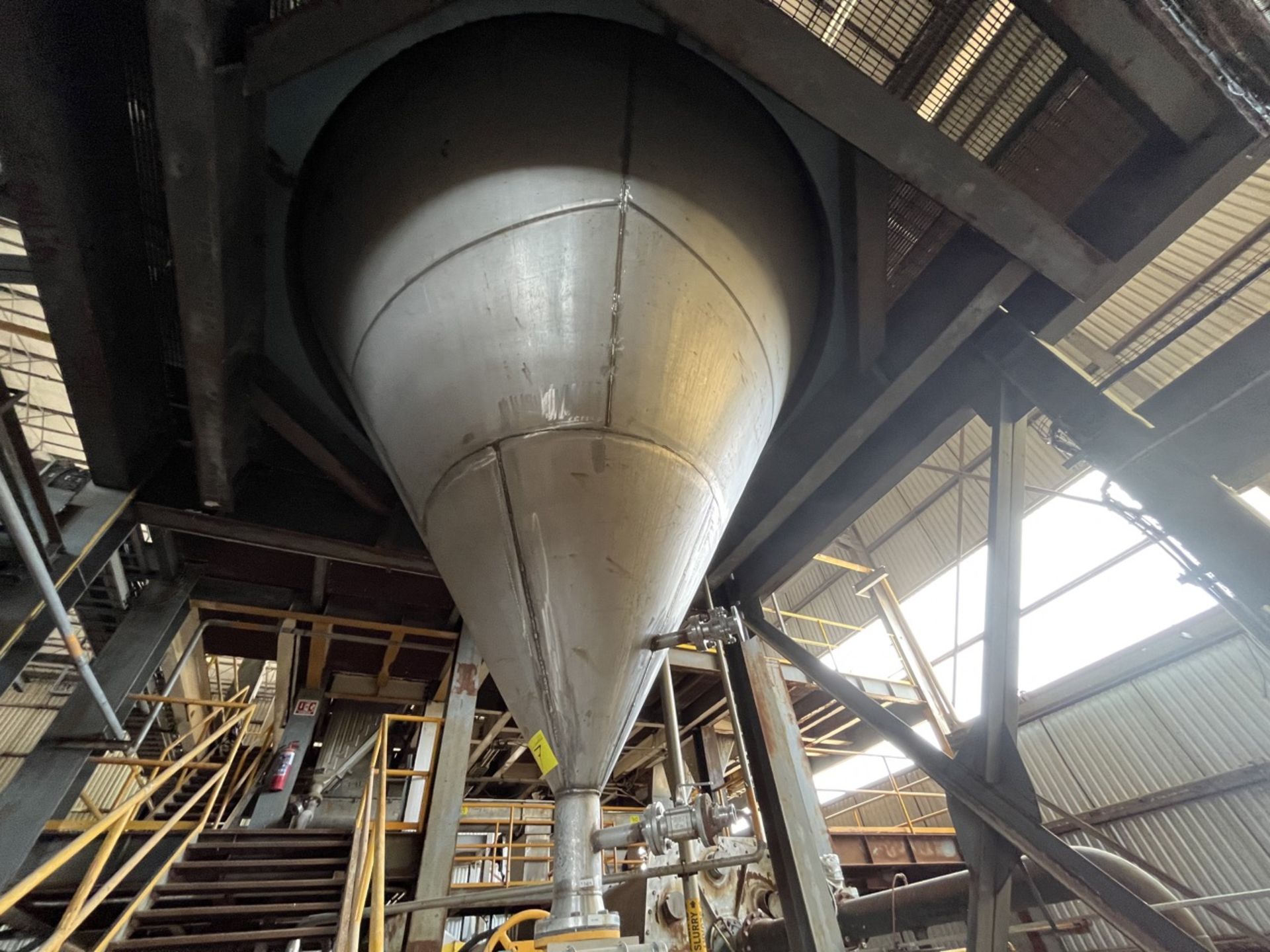 Conical storage tank with stainless steel toriesferica lid measures approximately 4.30 meters in di - Bild 14 aus 37