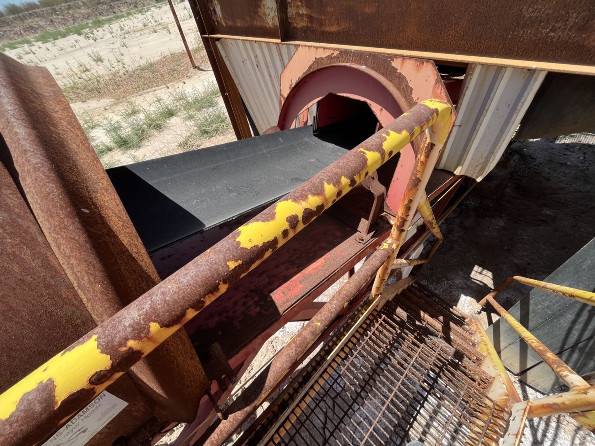 Meco Rubber conveyor belt with rollers, inclined, measuring approximately 60 cm wide x 35 meters lo - Image 46 of 60