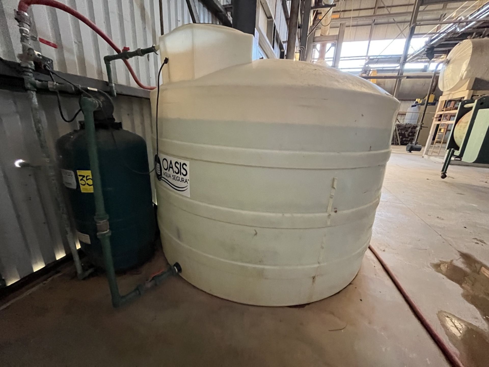 OASIS Water storage tank ,cistern type, capacity of 5 thousand liters approx, measures approx 2.10 - Image 3 of 16