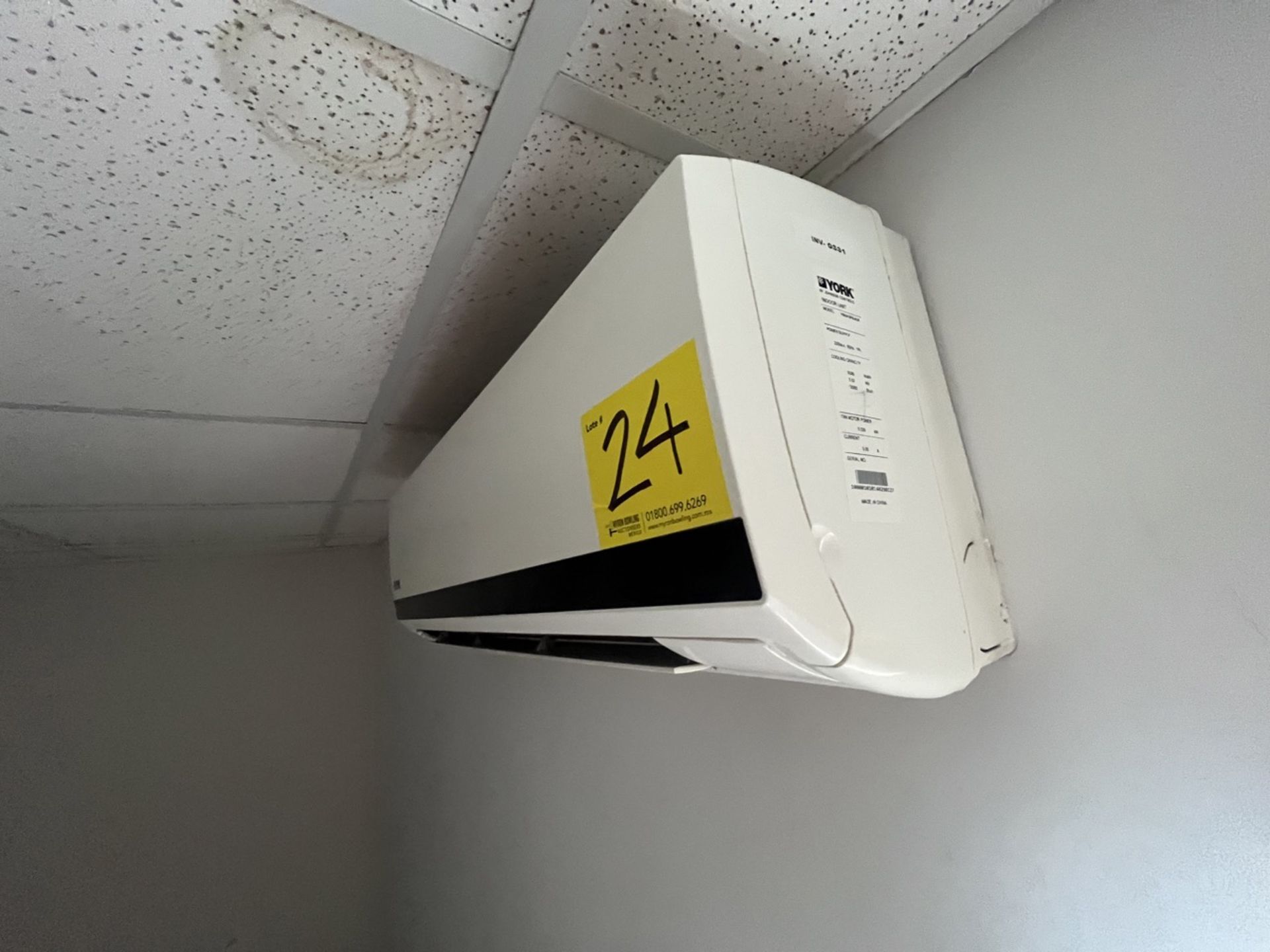 York minisplit air conditioner with control, Model YSEA12FS-ADK, 100001010140290127, Series, 220 Vo - Image 2 of 7