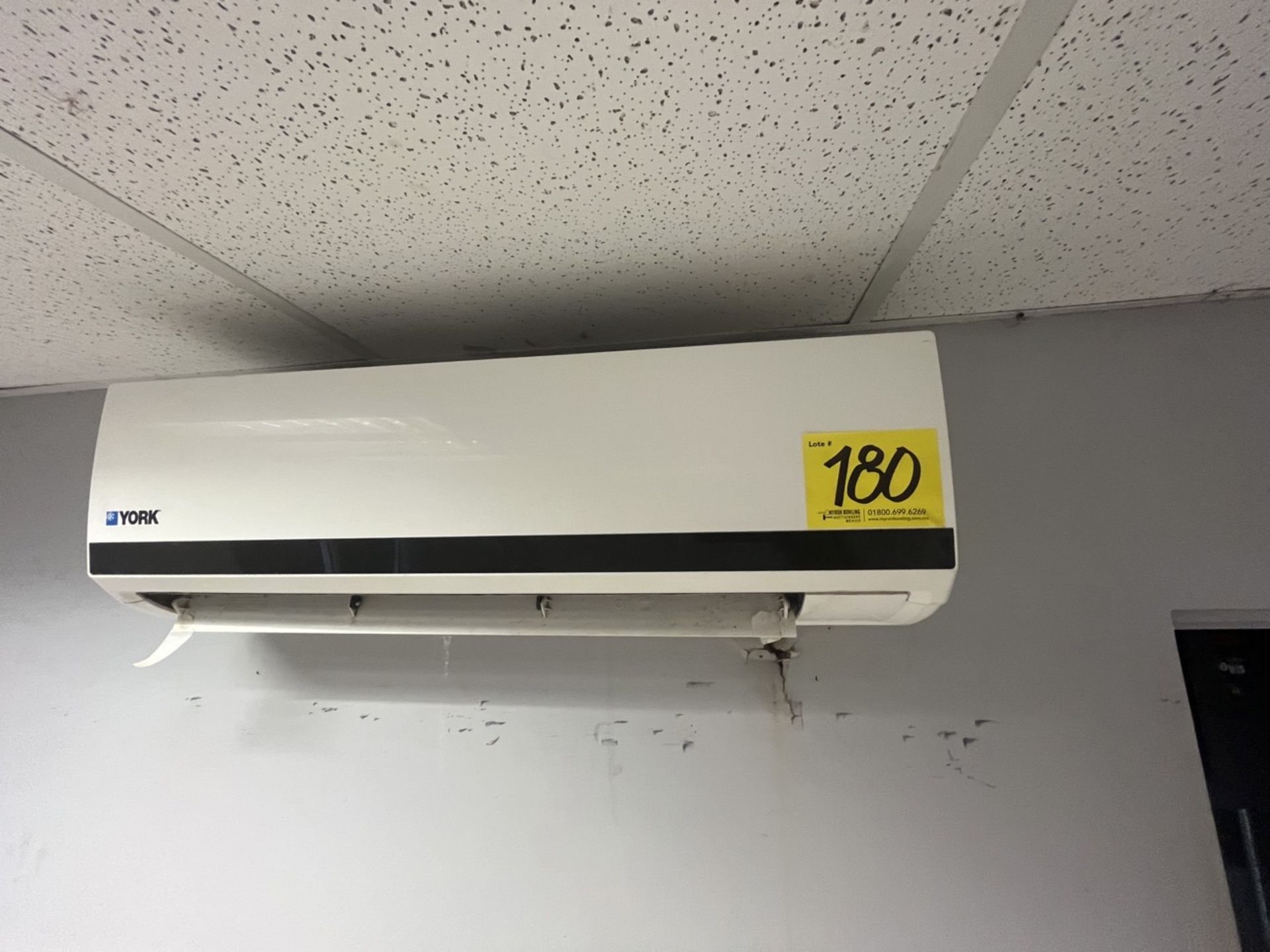 York Minisplit air conditioner with control, Model YSEA12FS-ADK, Series 100000101010140290082, 220