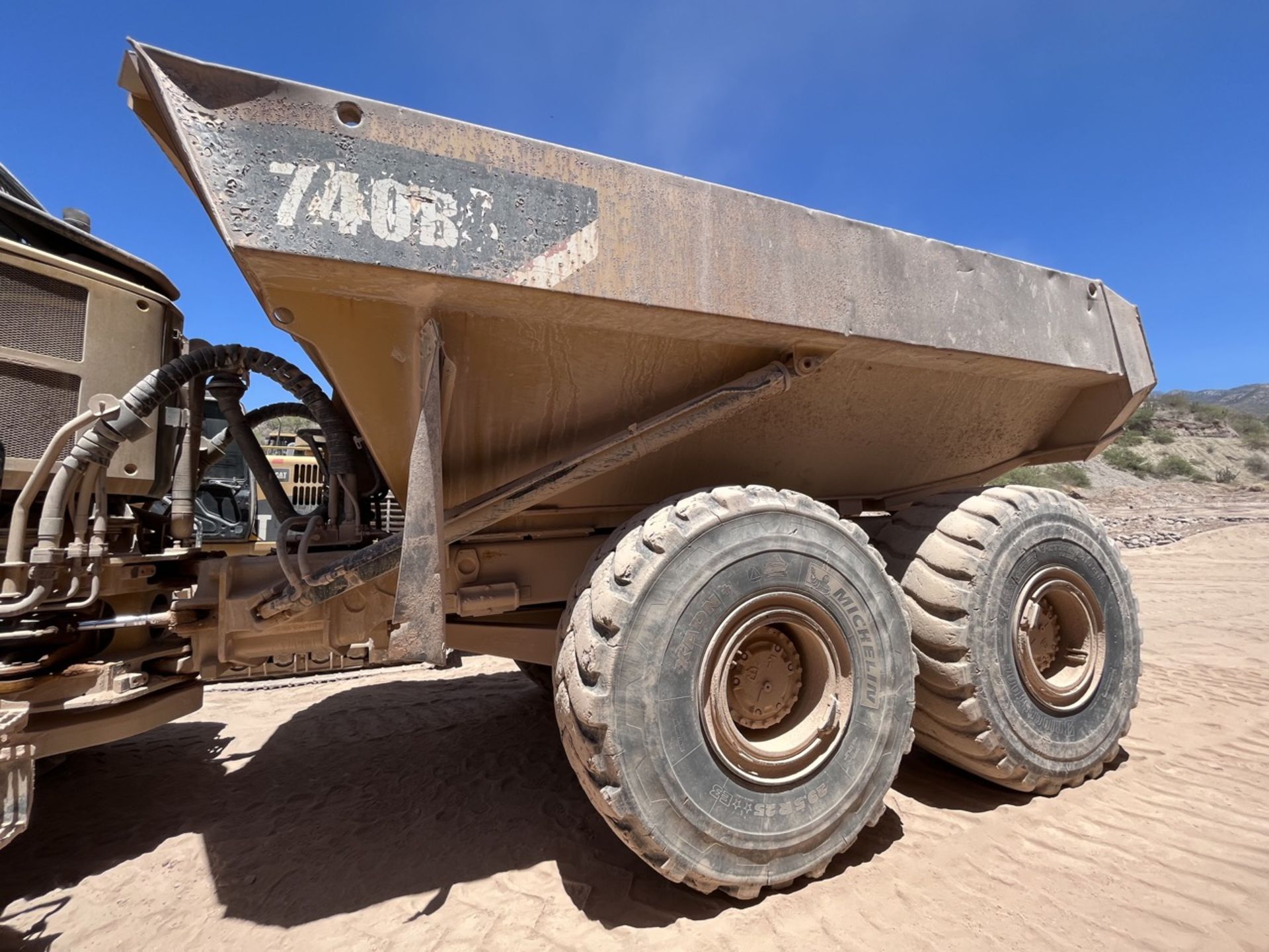 Caterpillar Articulated dump truck, Model 740B, Series CAT0740BAL4E02420 , Year 2013, Hours of use: - Image 12 of 46