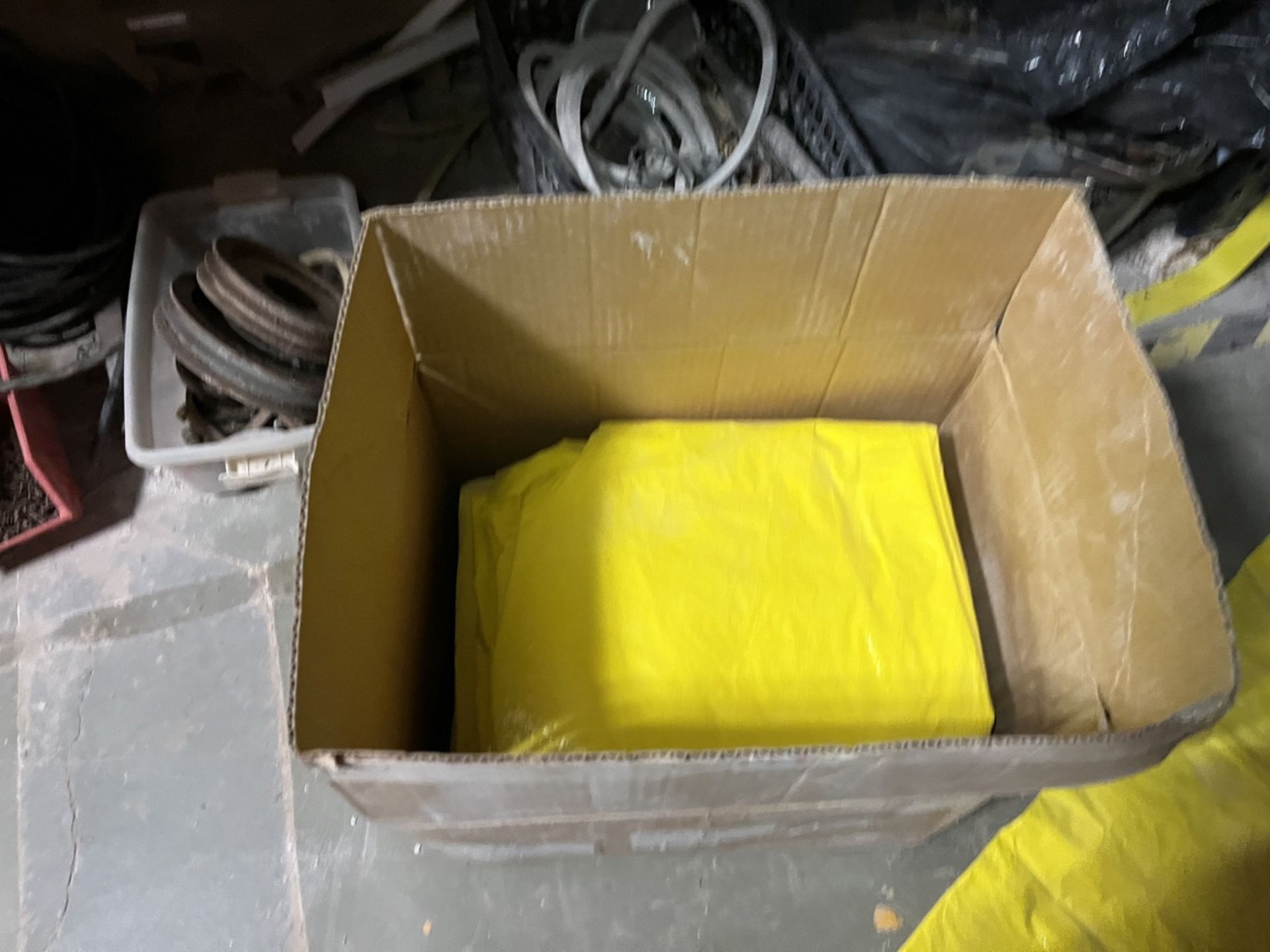 Spare parts lot (zone f2,f3,f4) includes: 5 Boxes of overalls, Dispenser for polymer reducer, Spare - Image 5 of 20