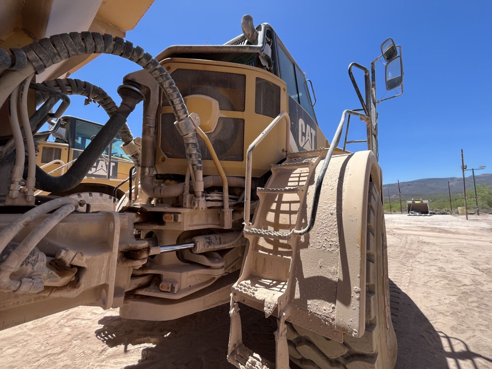 Caterpillar Articulated dump truck, Model 740B, Series CAT0740BAL4E02420 , Year 2013, Hours of use: - Image 23 of 46