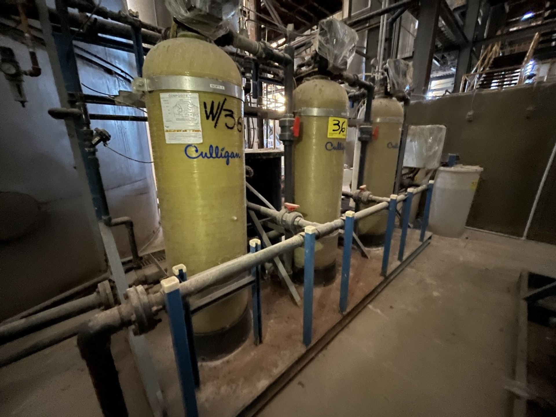 Culligan reverse osmosis equipment, with 300 psi Shelco filter, 3 softening tanks with a capacity o - Image 14 of 23
