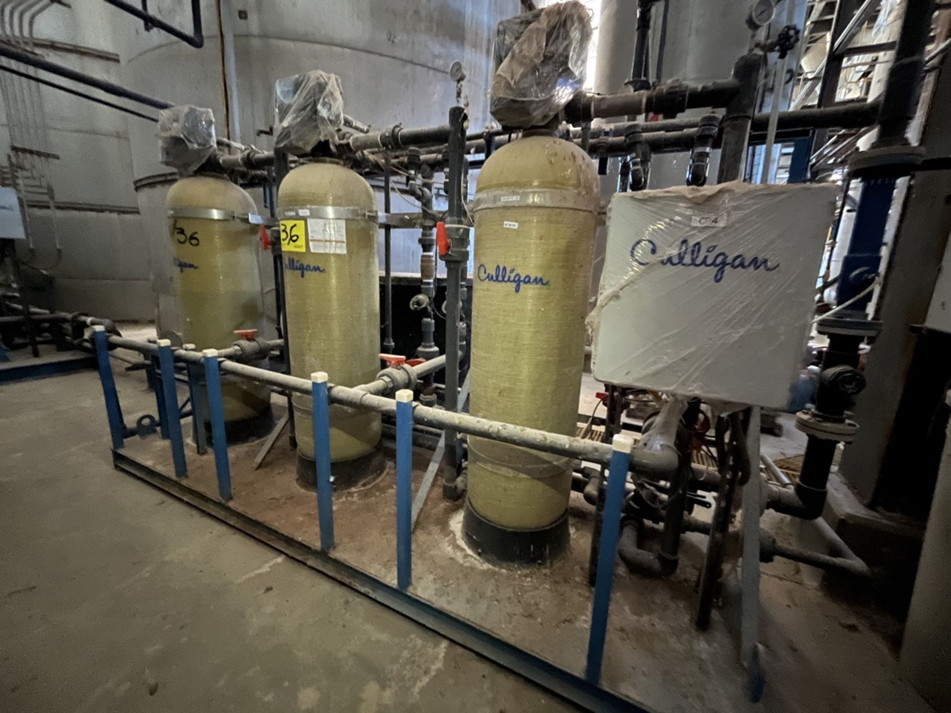 Culligan reverse osmosis equipment, with 300 psi Shelco filter, 3 softening tanks with a capacity o - Image 12 of 23