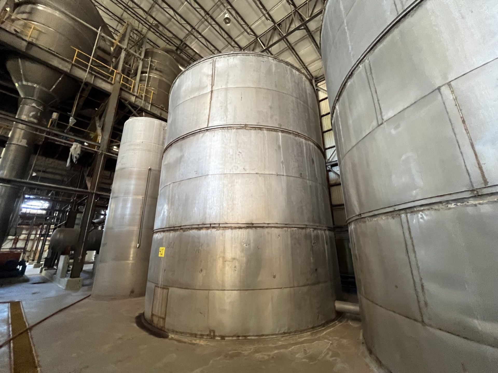 Stainless steel storage tank with a capacity of 192,163 liters, measuring approximately 6 meters in - Bild 2 aus 9