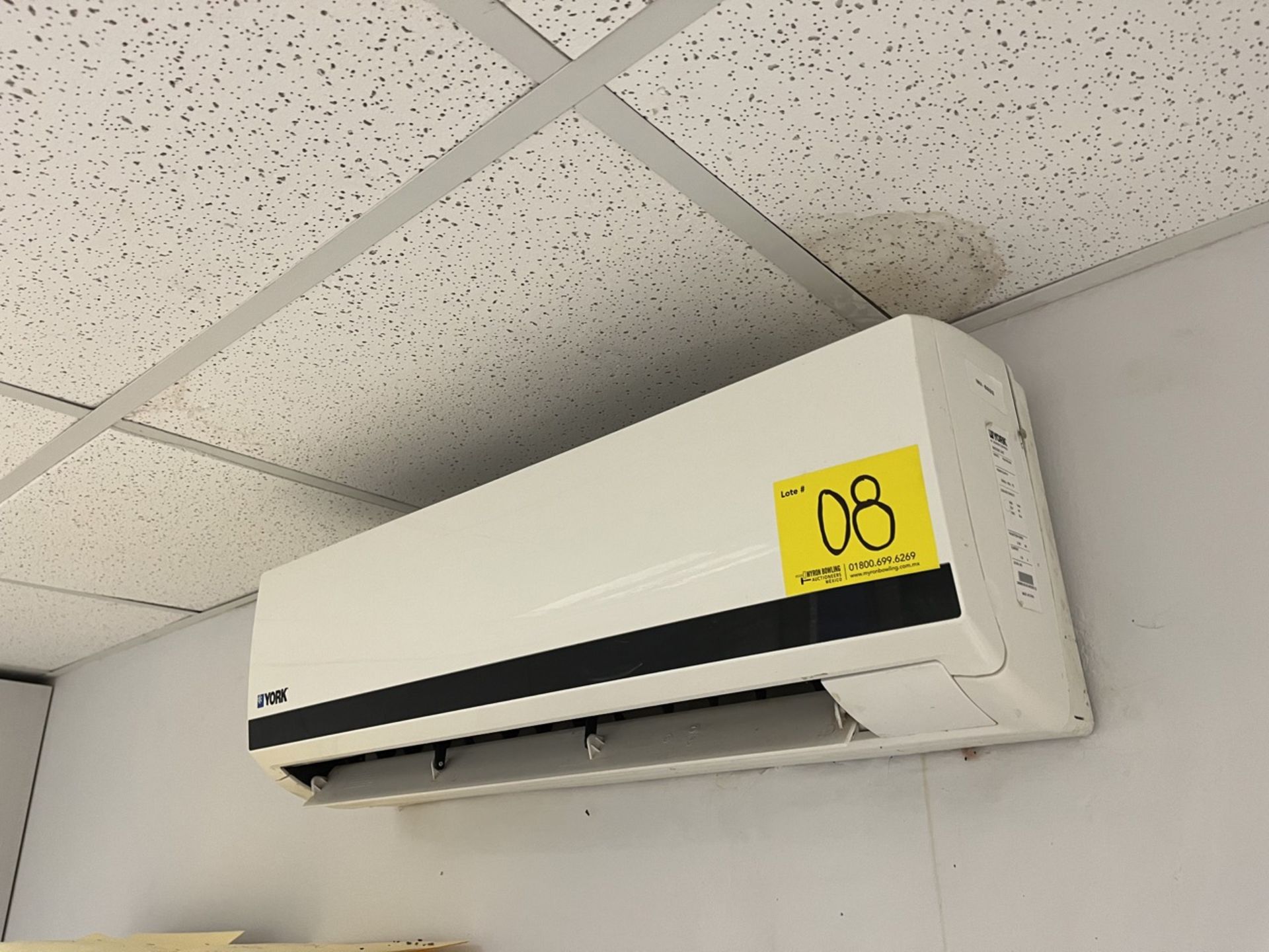 York minisplit air conditioner with control, Model YSEA12FS-ADK, Series 100001010140290131, 220 Vol - Image 2 of 14