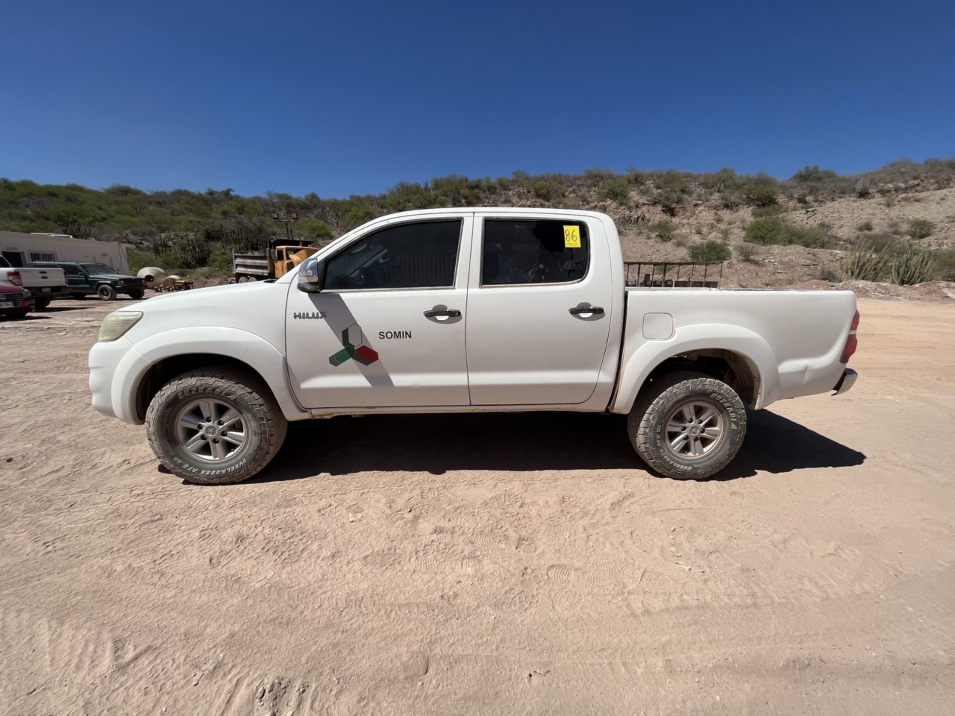 Vehicle Toyota Hilux, Pick Up Double cab white color, Serial MR0EX32G9F0263336, Model 2015, manual - Image 3 of 42