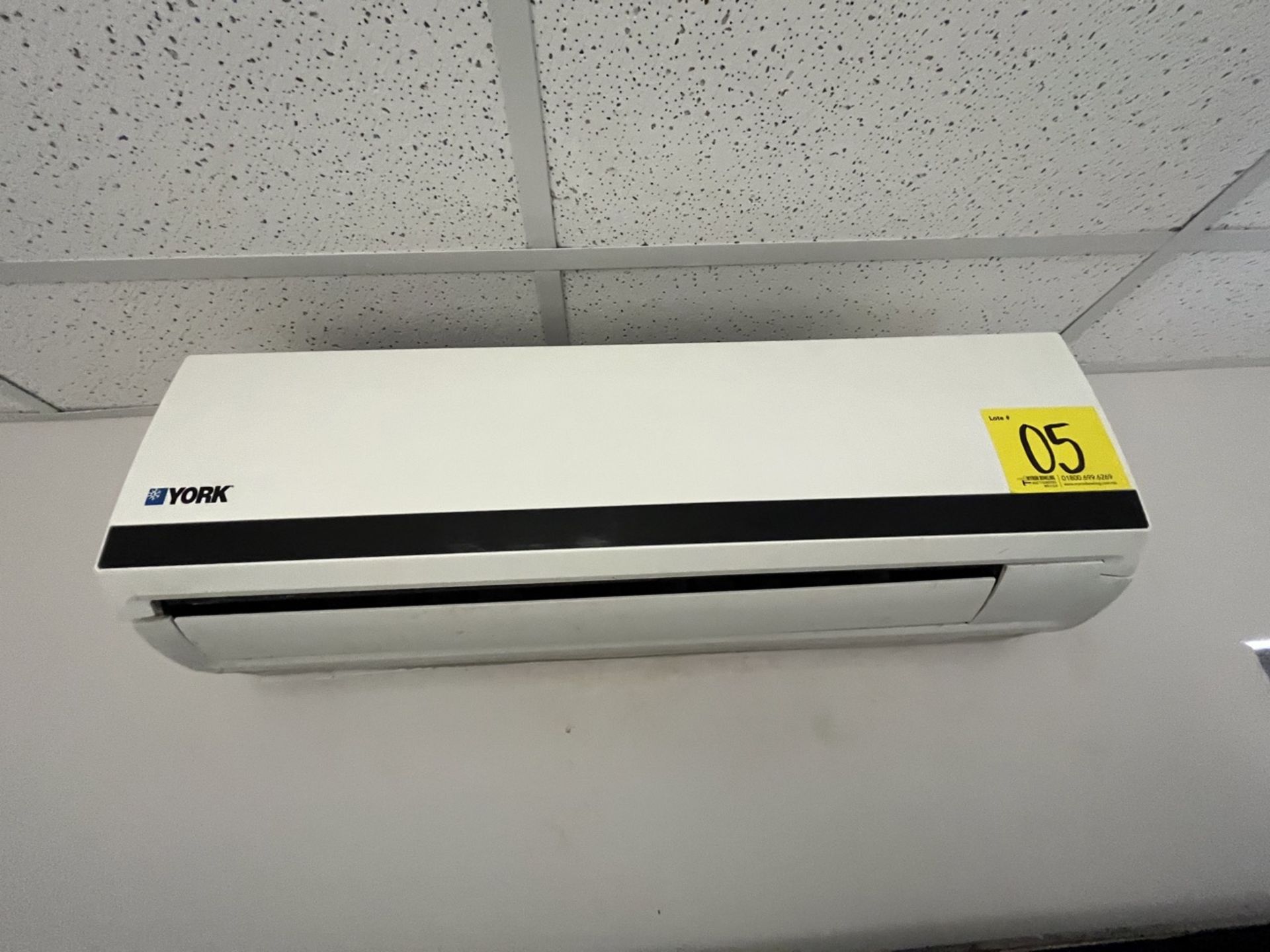 York minisplit air conditioner with control, Model YSEA12FS-ADK, Series 100001010140290128, 220 Vol - Image 2 of 11