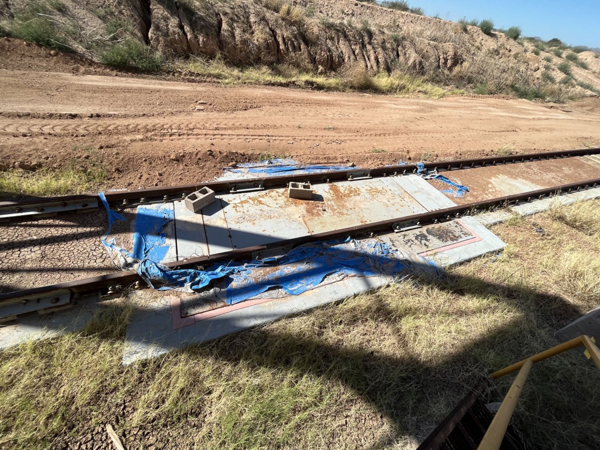 Scale for railroad spur, Includes: Control panel; Water dispenser for demijohn; Lennox minisplit ai - Bild 5 aus 14