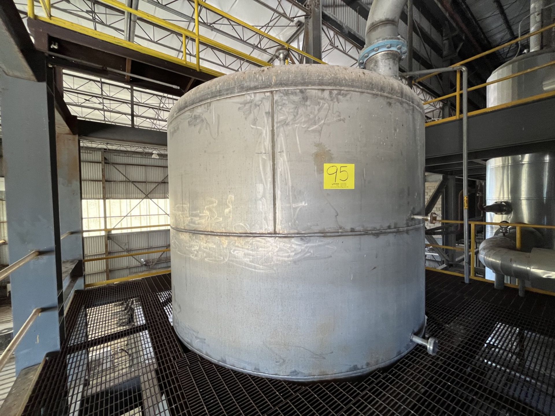 Conical storage tank with stainless steel toriesferic lid, measuring approximately 3.70 meters in d