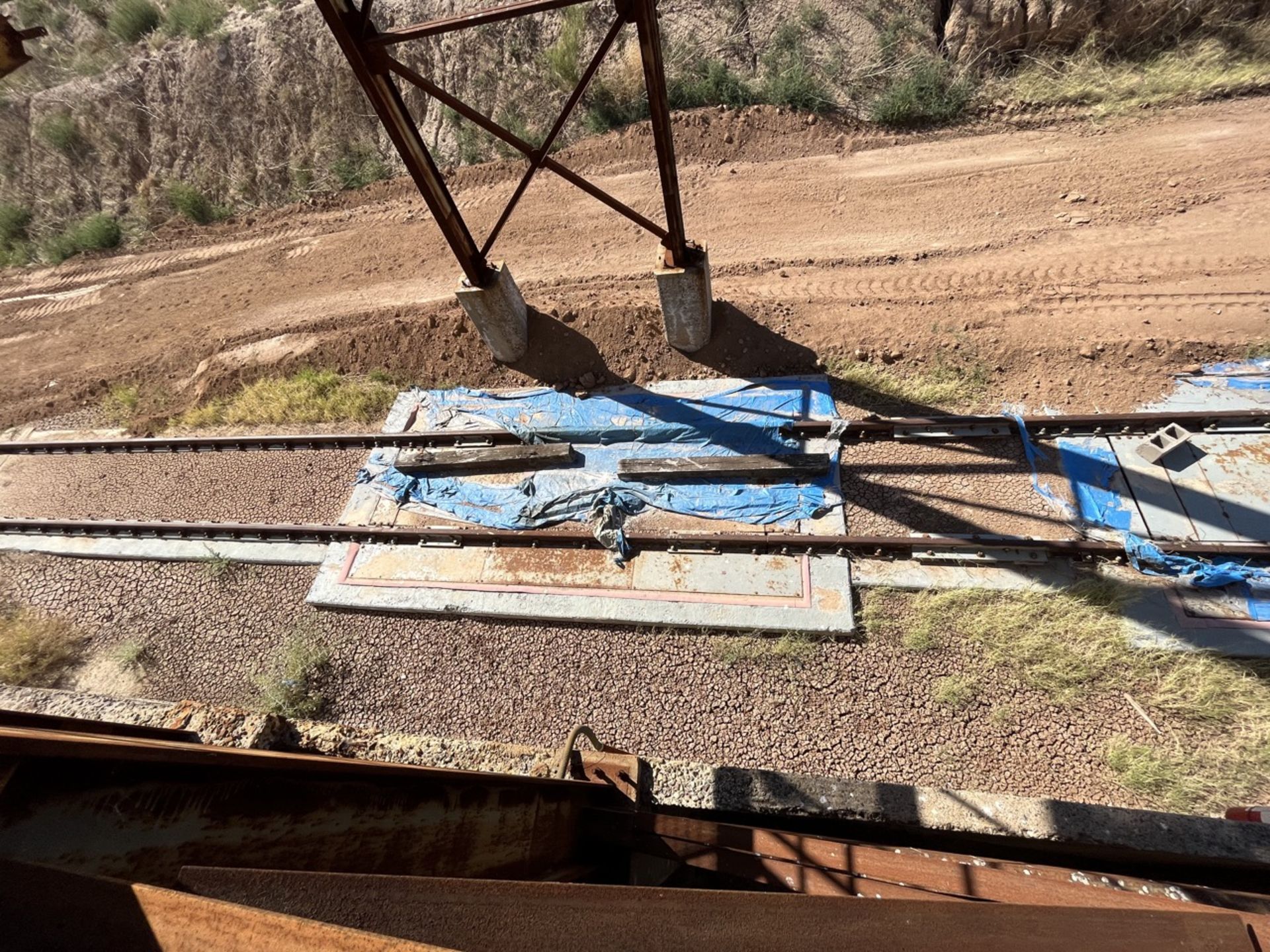 Scale for railroad spur, Includes: Control panel; Water dispenser for demijohn; Lennox minisplit ai