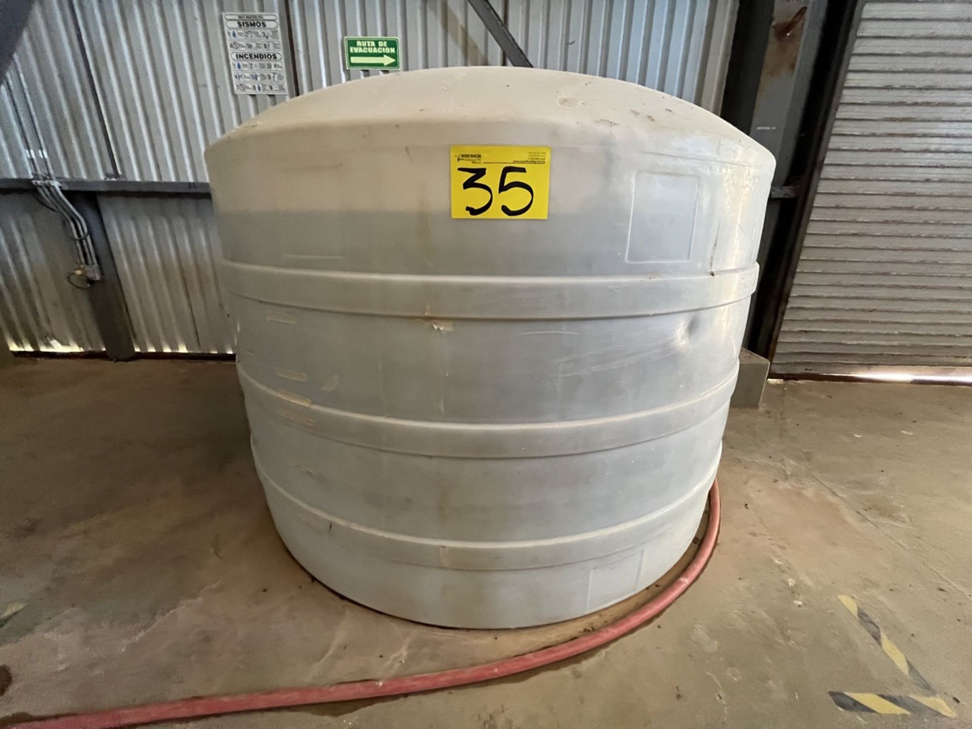 OASIS Water storage tank ,cistern type, capacity of 5 thousand liters approx, measures approx 2.10 - Image 5 of 16