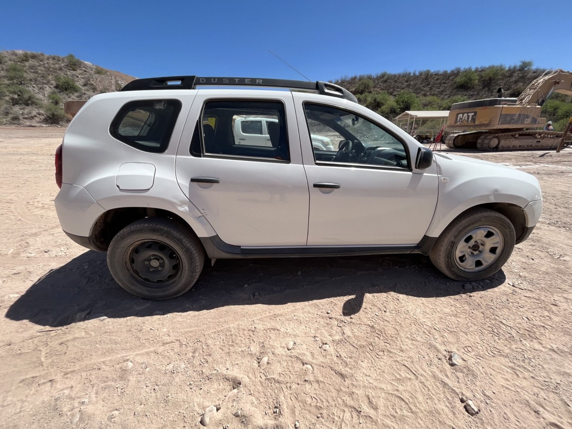 Renault Duster white vehicle, Series 9FBHS1FH4HM590467, Model 2017, automatic transmission, electr - Bild 14 aus 98