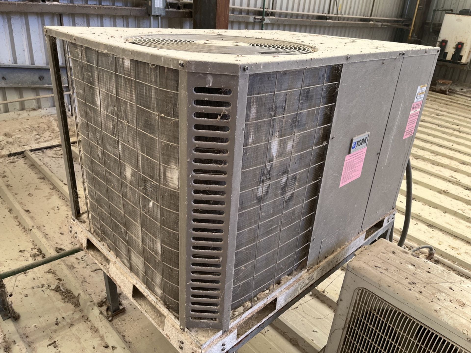 York Air Package Unit, Model UQ024C00A1AAA1B, Series W1K4155697; Includes Calorex tank heater and R - Image 3 of 12