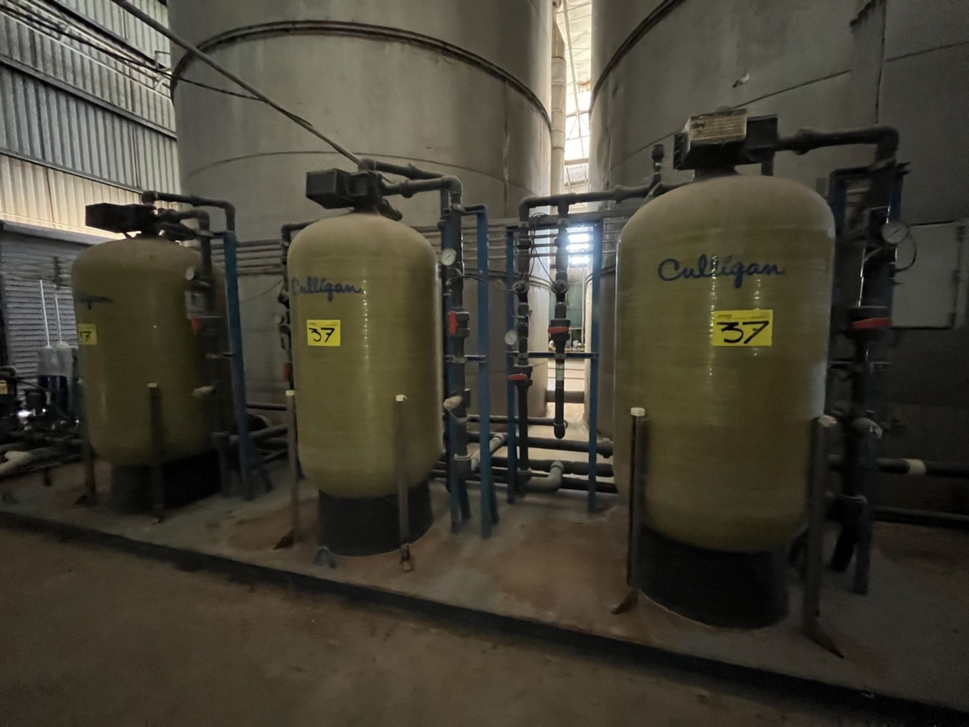 Culligan reverse osmosis equipment, with 300 psi Shelco filter, 3 softening tanks with a capacity o - Image 8 of 39