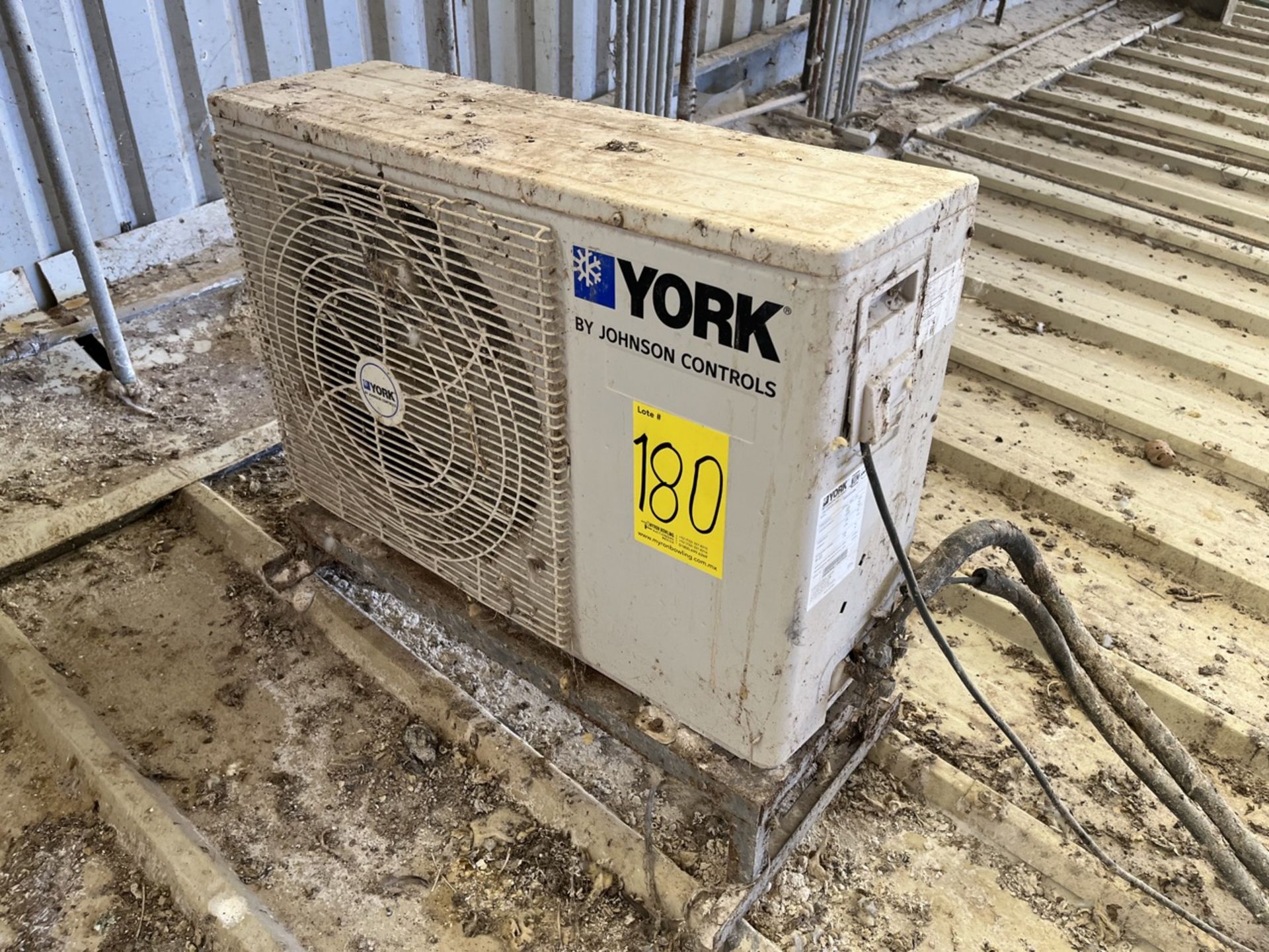 York Minisplit air conditioner with control, Model YSEA12FS-ADK, Series 100000101010140290082, 220 - Bild 4 aus 8