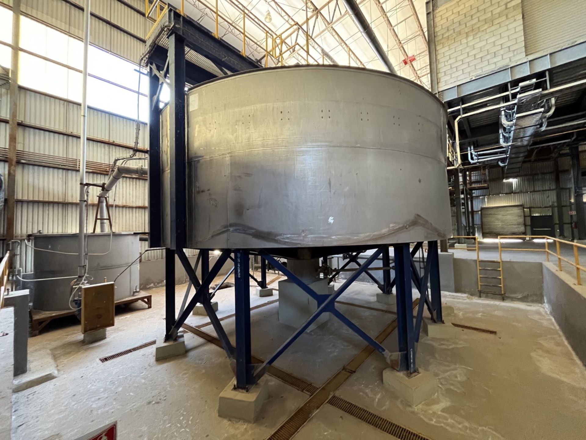 Stainless steel storage tank, measuring approximately 7 meters in diameter x 5.50 meters in height - Image 9 of 20