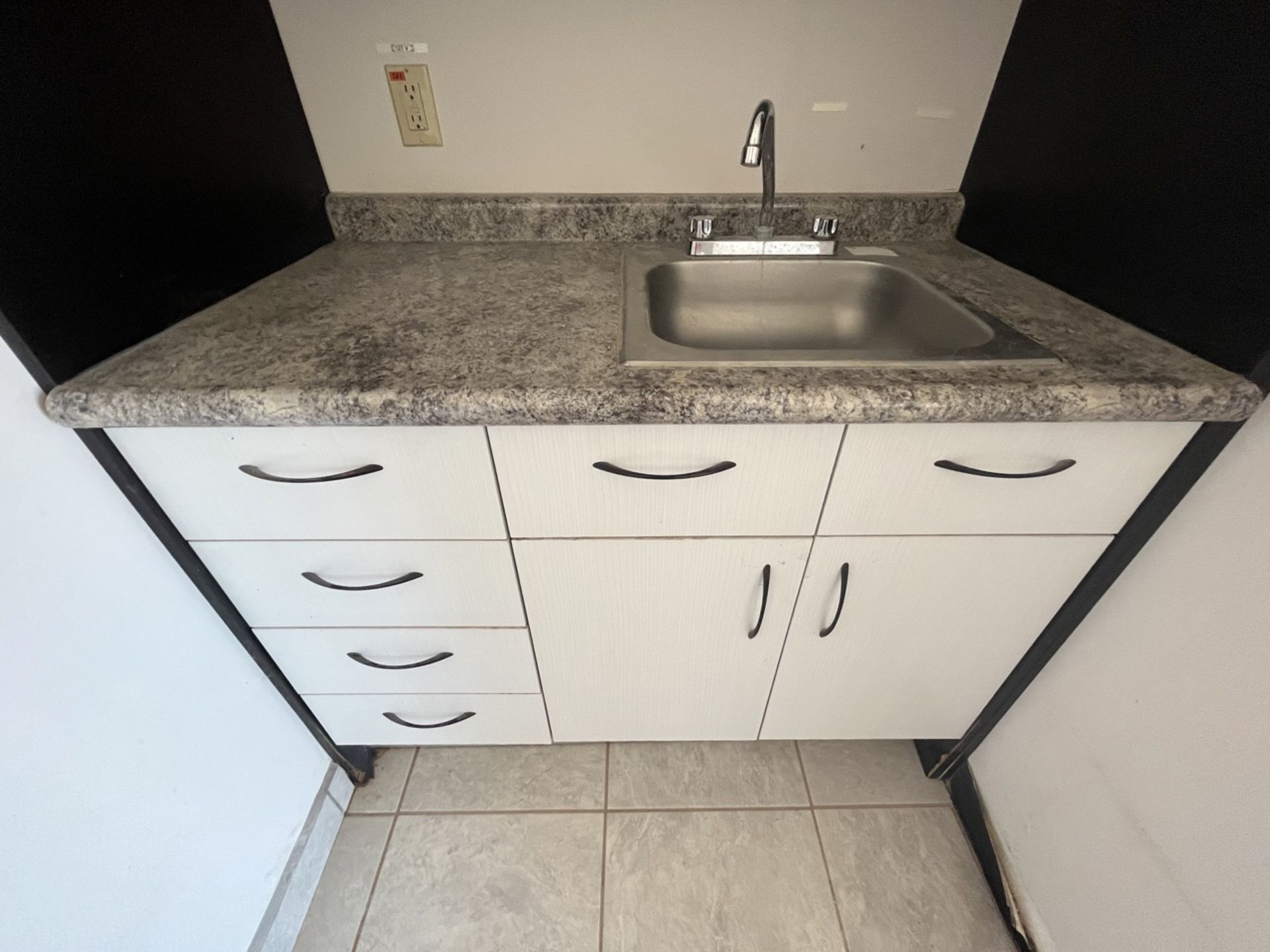 Kitchen station of 4 drawers with melamine cover with single stainless steel sink with mixer tap of - Image 6 of 13