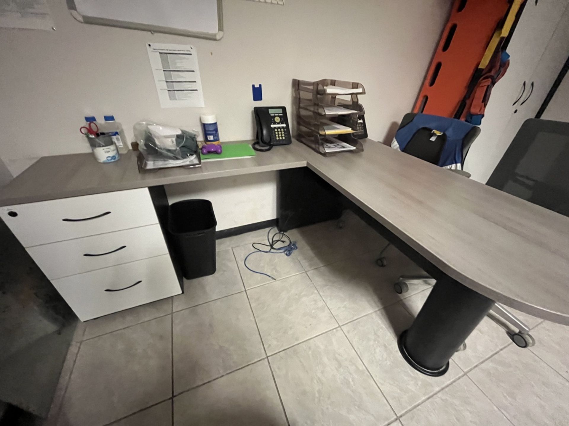 Executive office includes: 2 wooden desks in melamine refinements, square type, measuring approxim - Image 5 of 20