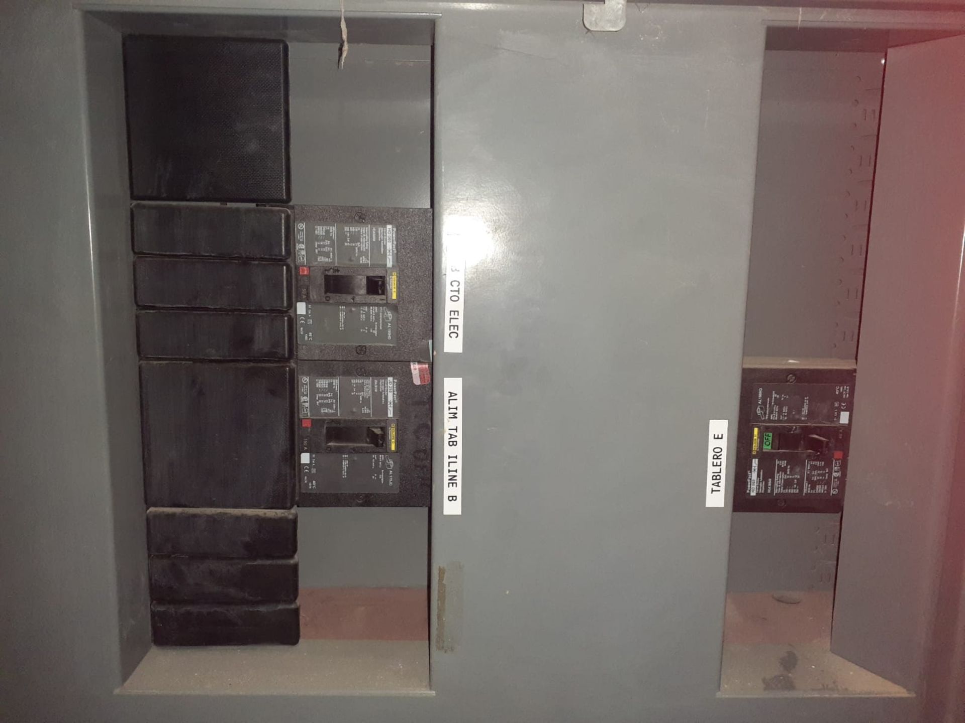 Square D Distribution board of 8 spaces and 3 switches of different capacities, with 600A main swit - Bild 3 aus 5