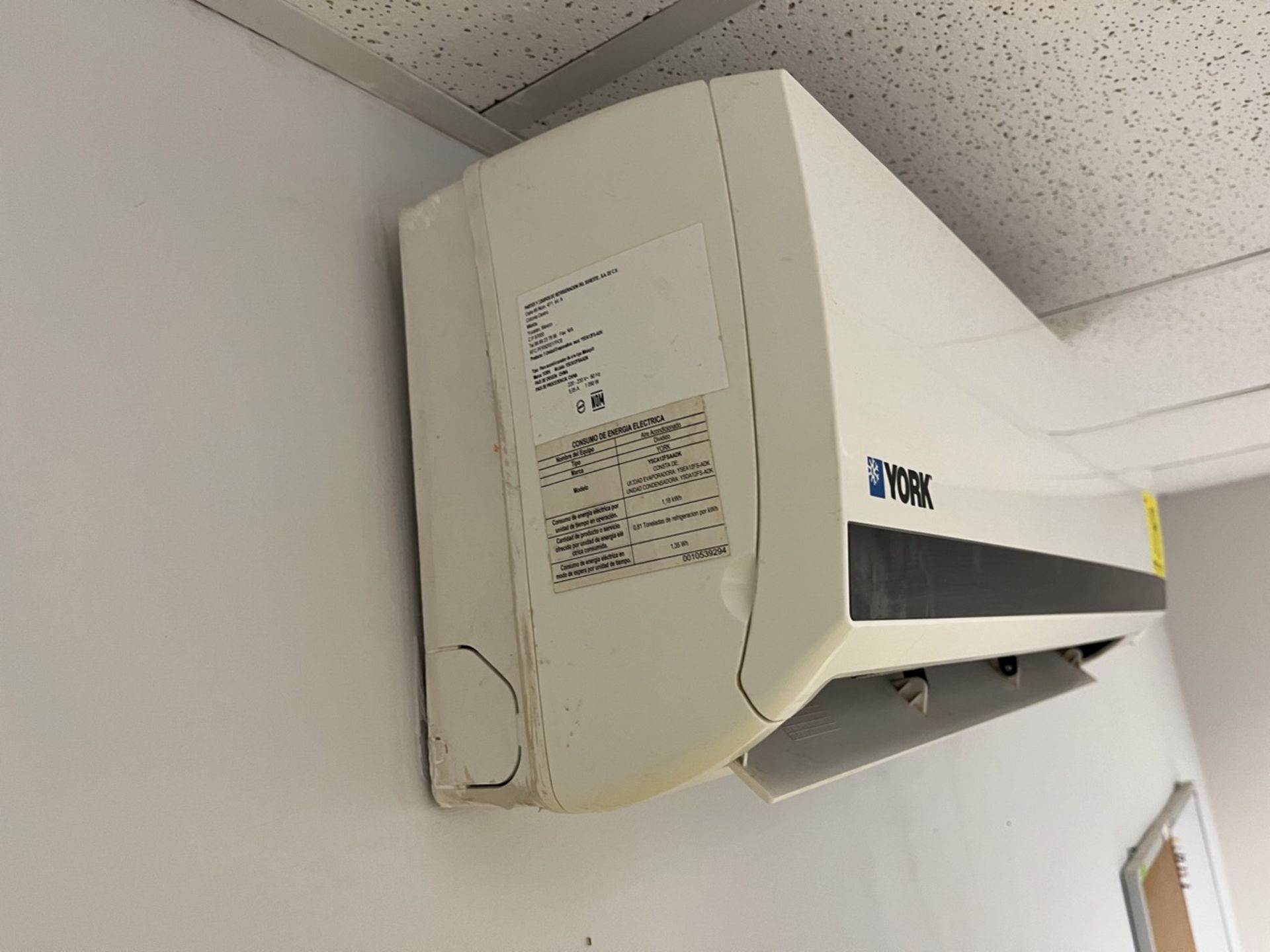 York minisplit air conditioner with control, Model YSEA12FS-ADK, Series 100001010140290131, 220 Vol - Image 6 of 14