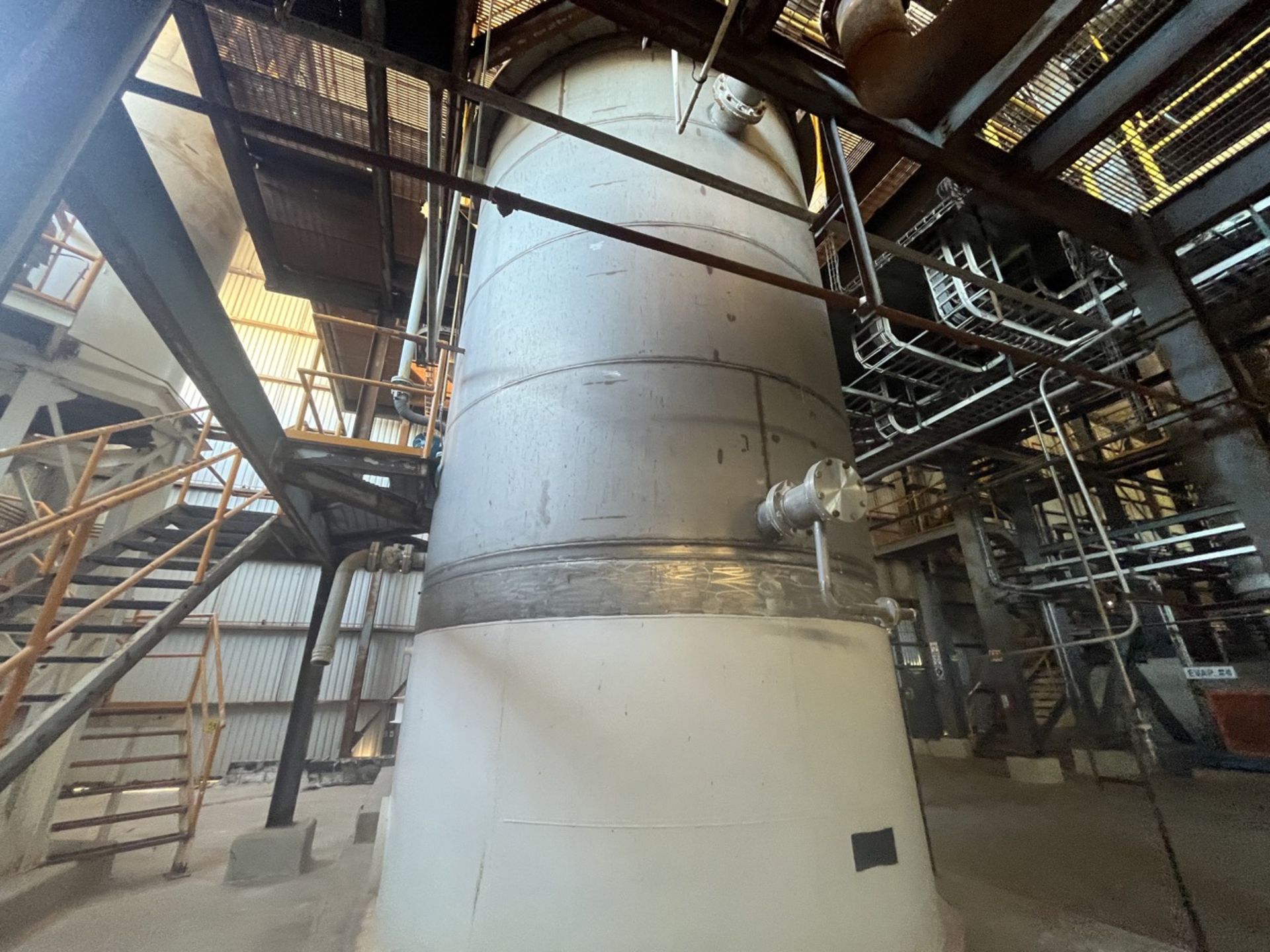 Stainless steel storage tank measuring approximately 4 meters in diameter x 7.50 meters in height. - Image 8 of 14