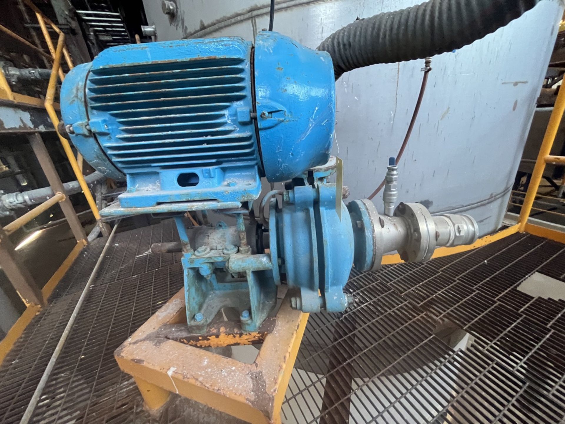 Stainless steel vane pump, equipped with 30 hp Weg motor. / Bomba de acero inoxidable de paletas, M - Image 2 of 18