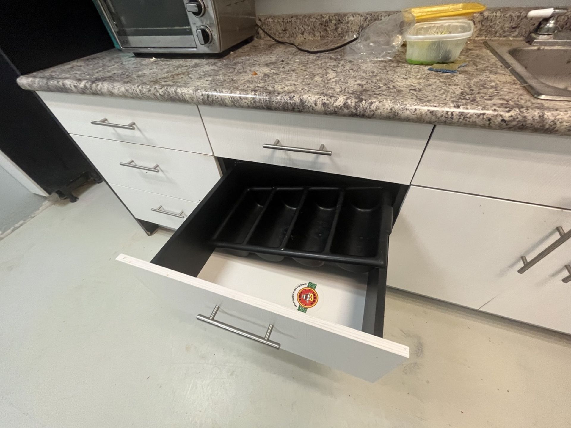 Kitchen station with melamine cover and single stainless steel sink with mixer tap; measures appro - Image 5 of 8