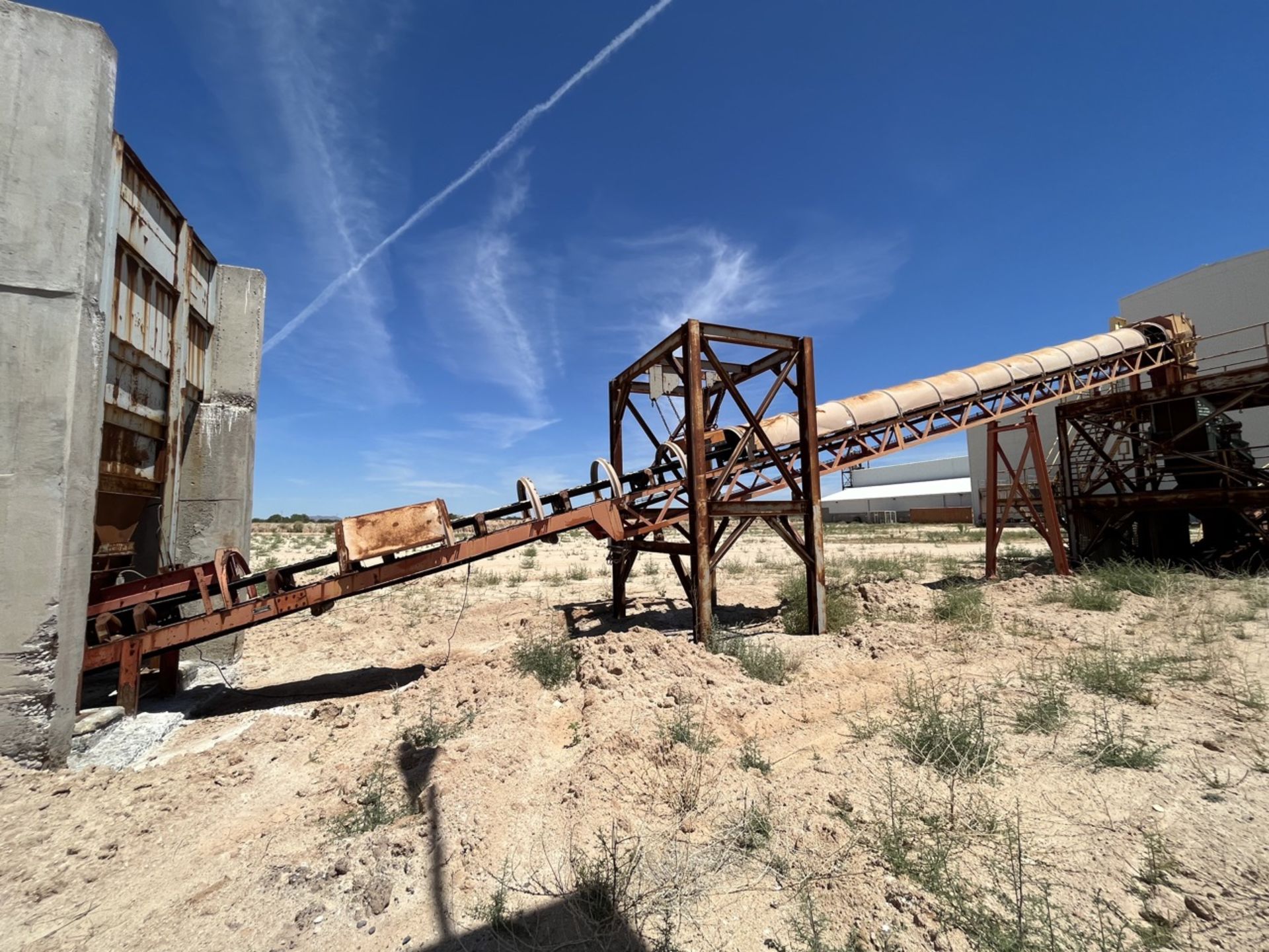 MECO Inclined rubber conveyor belt measuring approximately 60 cm wide x 20 meters long, Series 2659 - Image 2 of 42