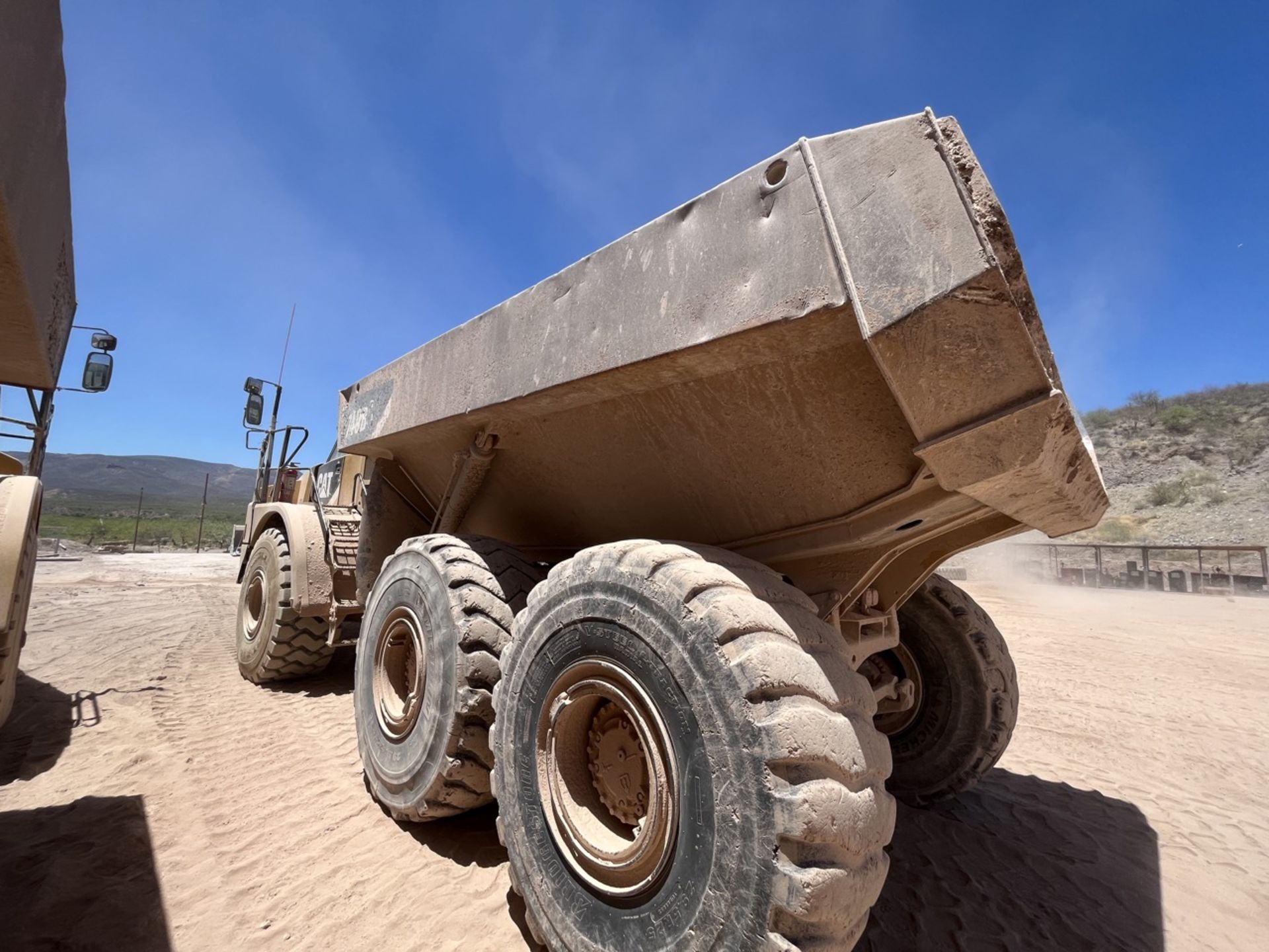 Caterpillar Articulated dump truck, Model 740B, Series CAT0740BAL4E02420 , Year 2013, Hours of use: - Image 10 of 46