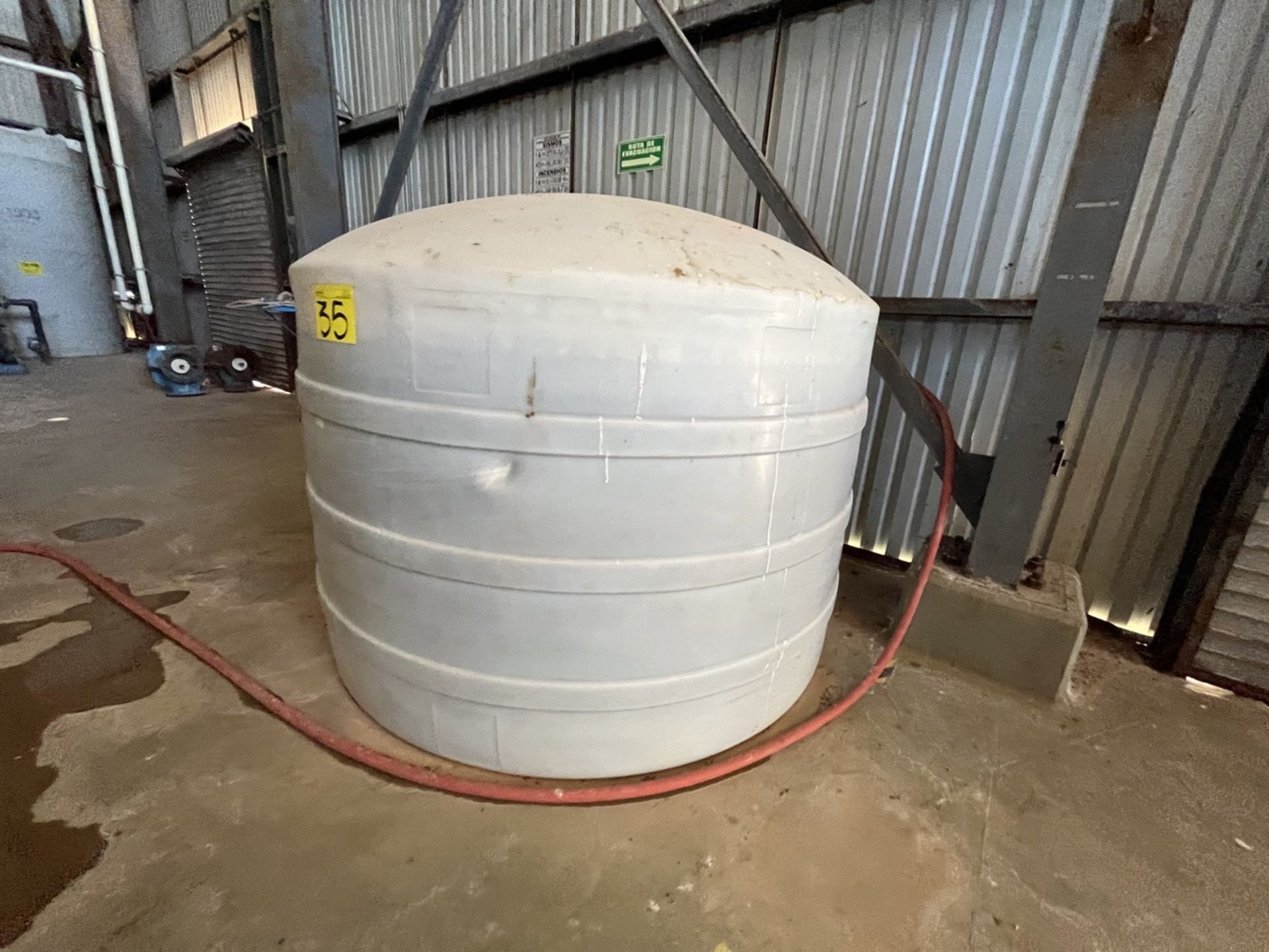 OASIS Water storage tank ,cistern type, capacity of 5 thousand liters approx, measures approx 2.10 - Image 2 of 16