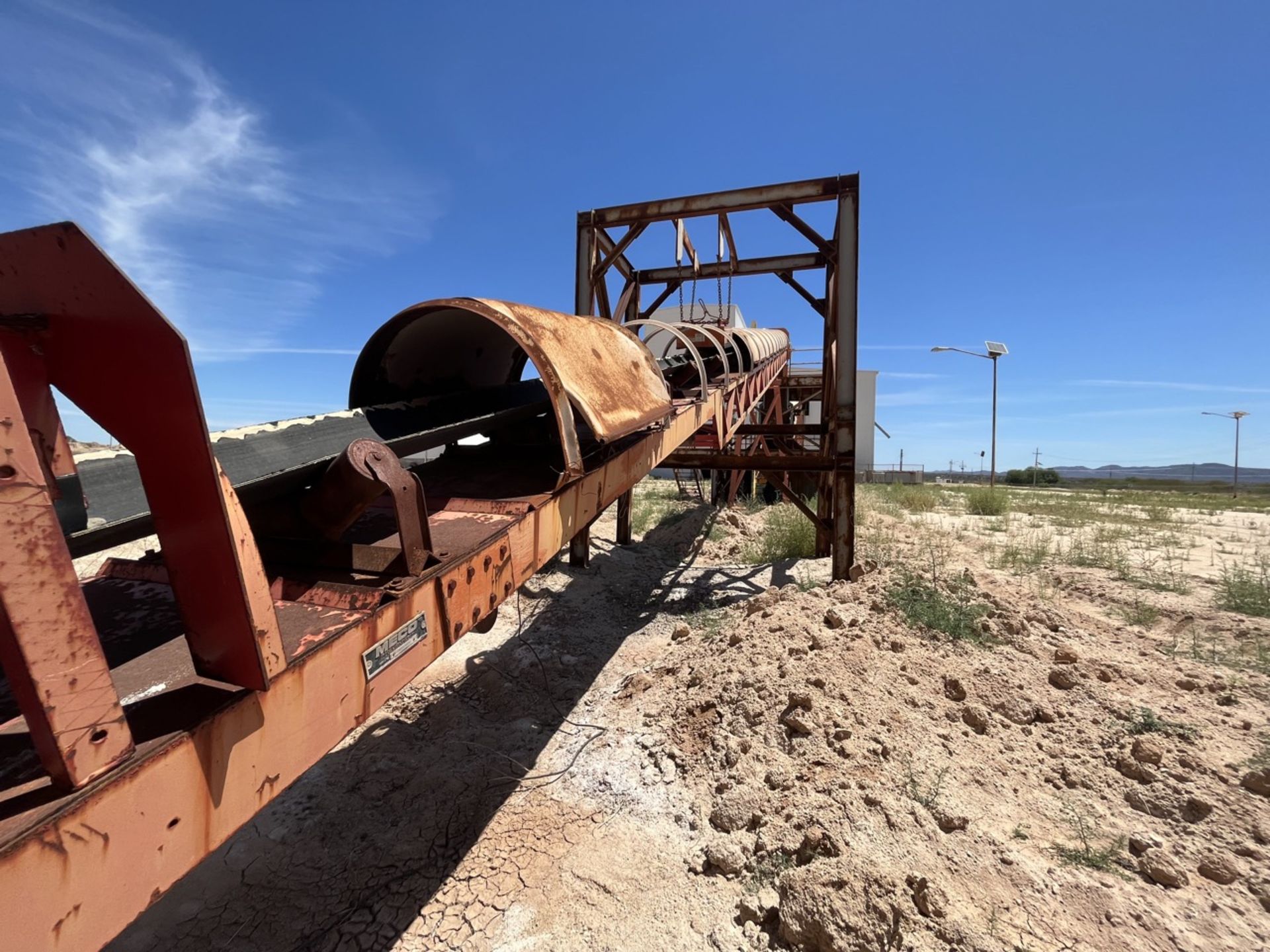 MECO Inclined rubber conveyor belt measuring approximately 60 cm wide x 20 meters long, Series 2659 - Image 7 of 42