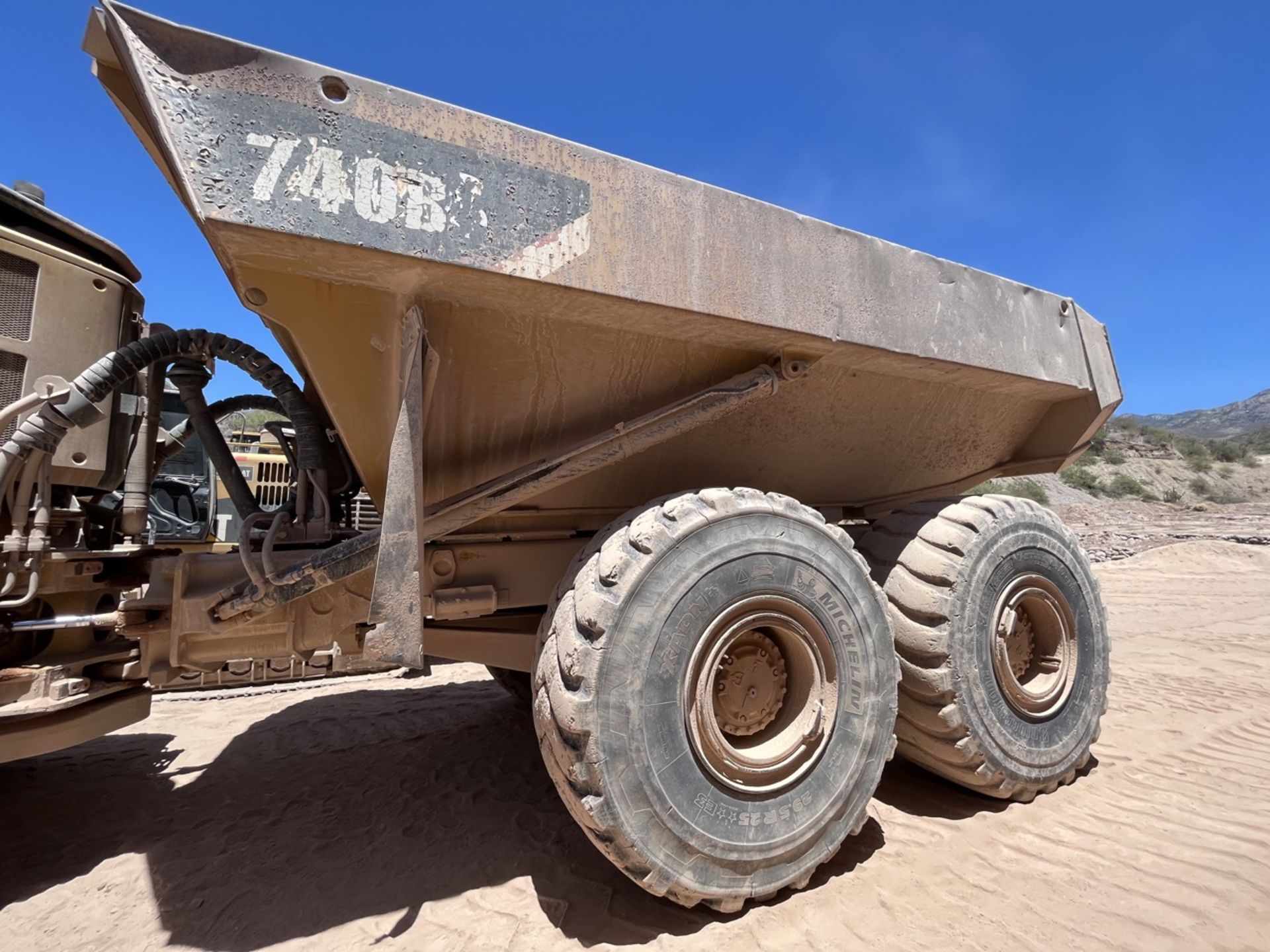 Caterpillar Articulated dump truck, Model 740B, Series CAT0740BAL4E02420 , Year 2013, Hours of use: - Image 13 of 46