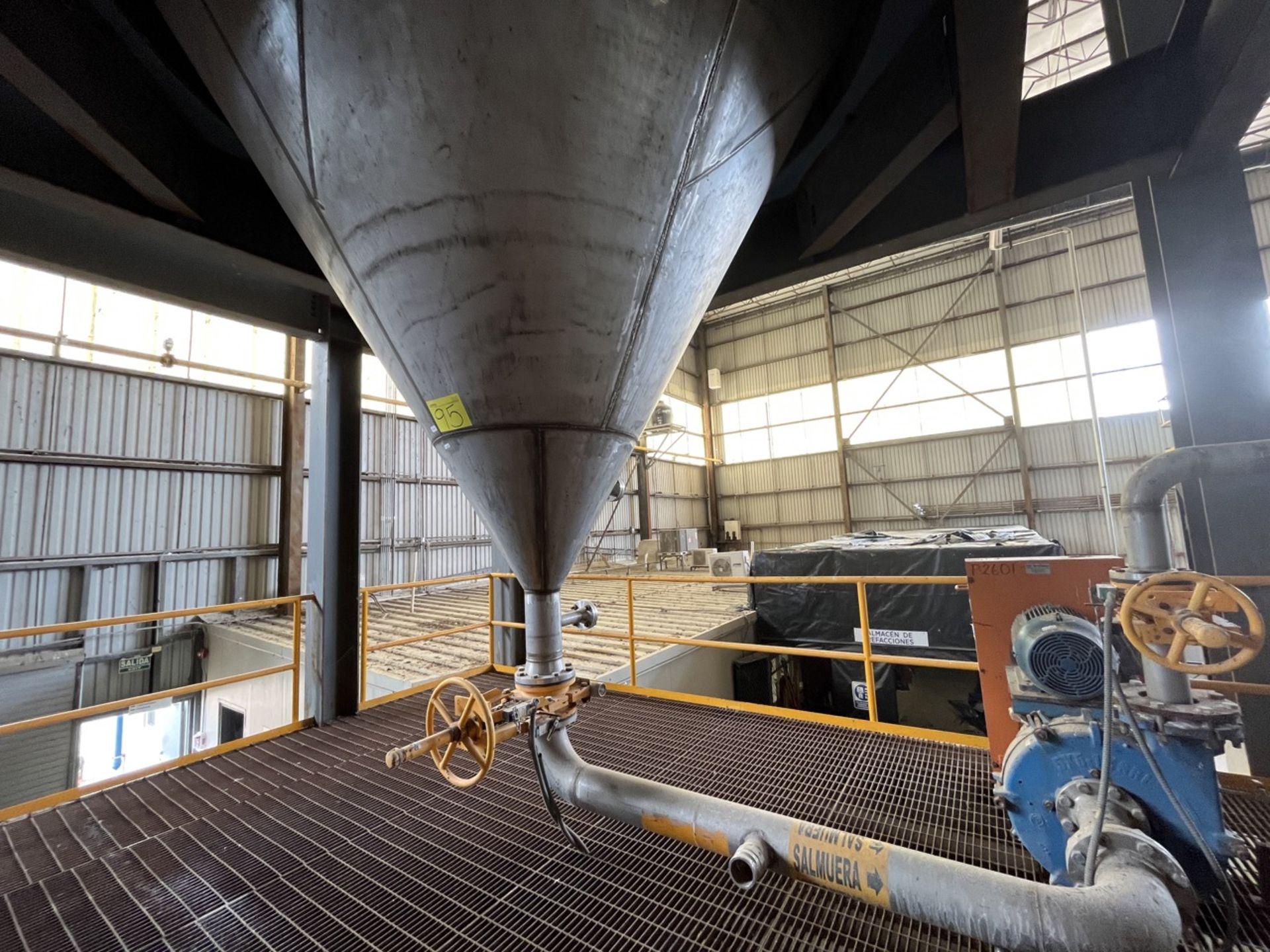 Conical storage tank with stainless steel toriesferic lid, measuring approximately 3.70 meters in d - Image 16 of 23